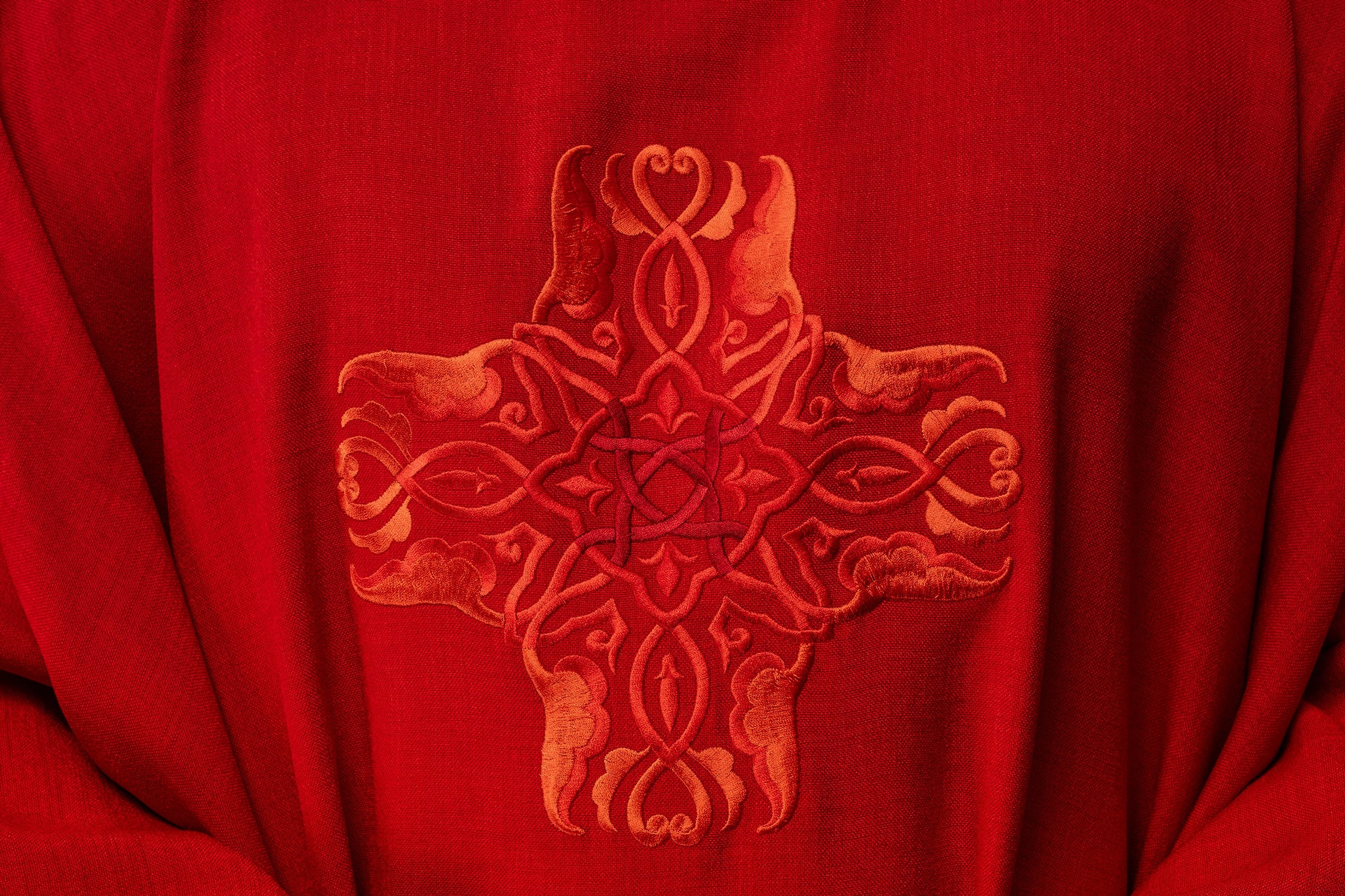 Die korrekte liturgische Kleidung des Priesters – was sagt die Anweisung?