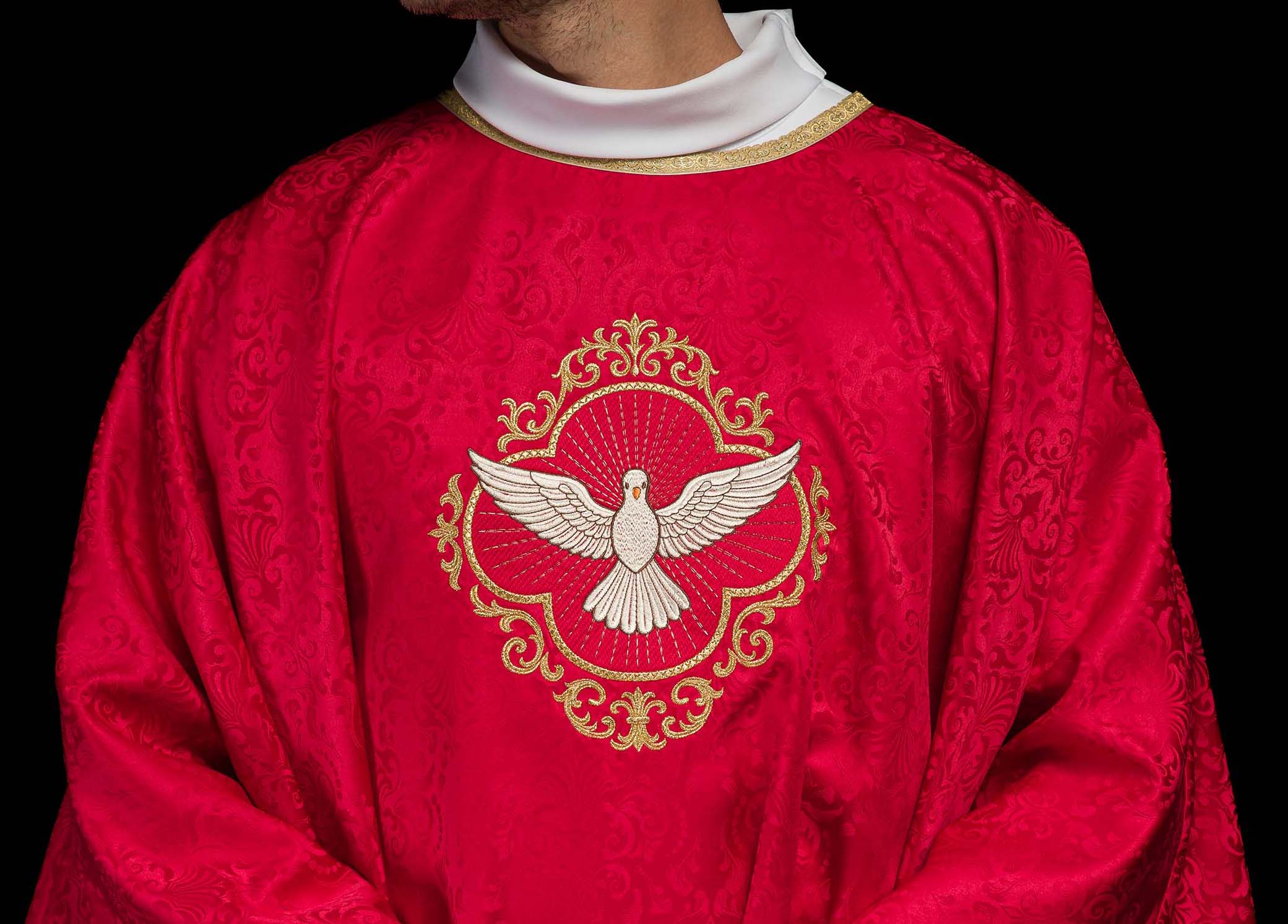 Wie wählt man das ideale Messgewand für Pfingsten aus? Farbe und Symbolik