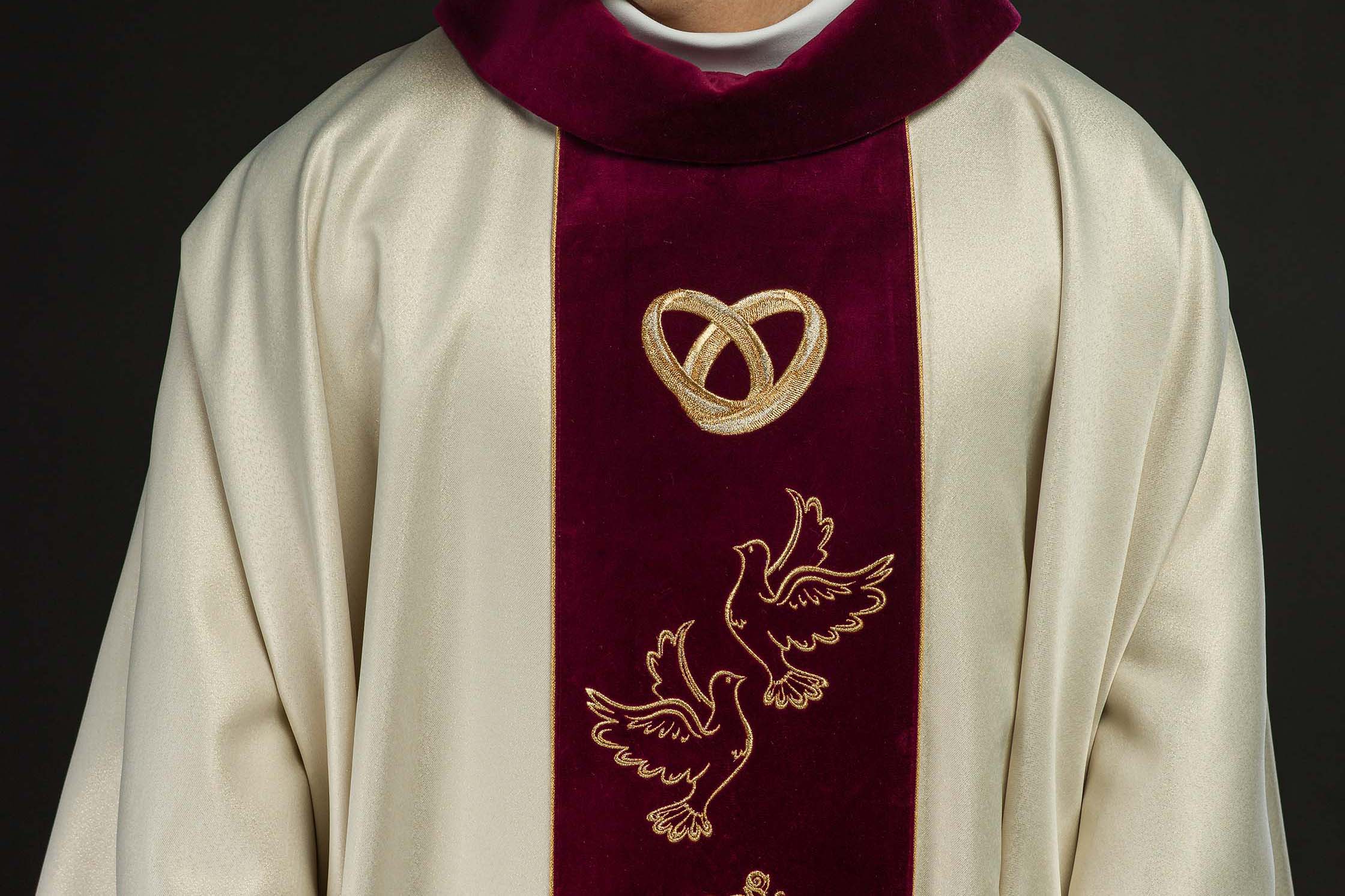 Messgewänder für die Hochzeit – Symbolik und Ästhetik