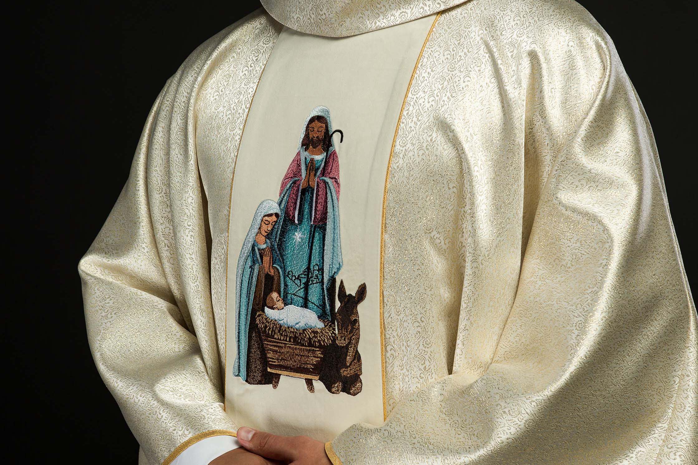 Weihnachtliches Messgewand – Gold oder Weiß? Der Schlüssel zur Wahl des idealen liturgischen Gewandes