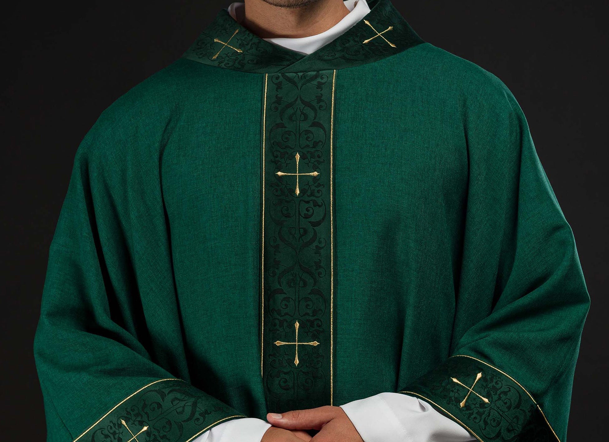 Wie pflegt man liturgische Messgewänder? Aufbewahrung und Waschen