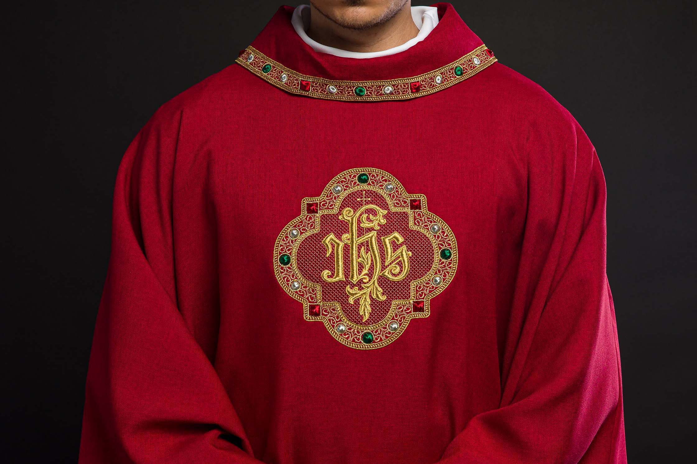 Messe für das Vaterland – Wie bereitet man sie vor und welche liturgischen Gewänder wählt man aus?