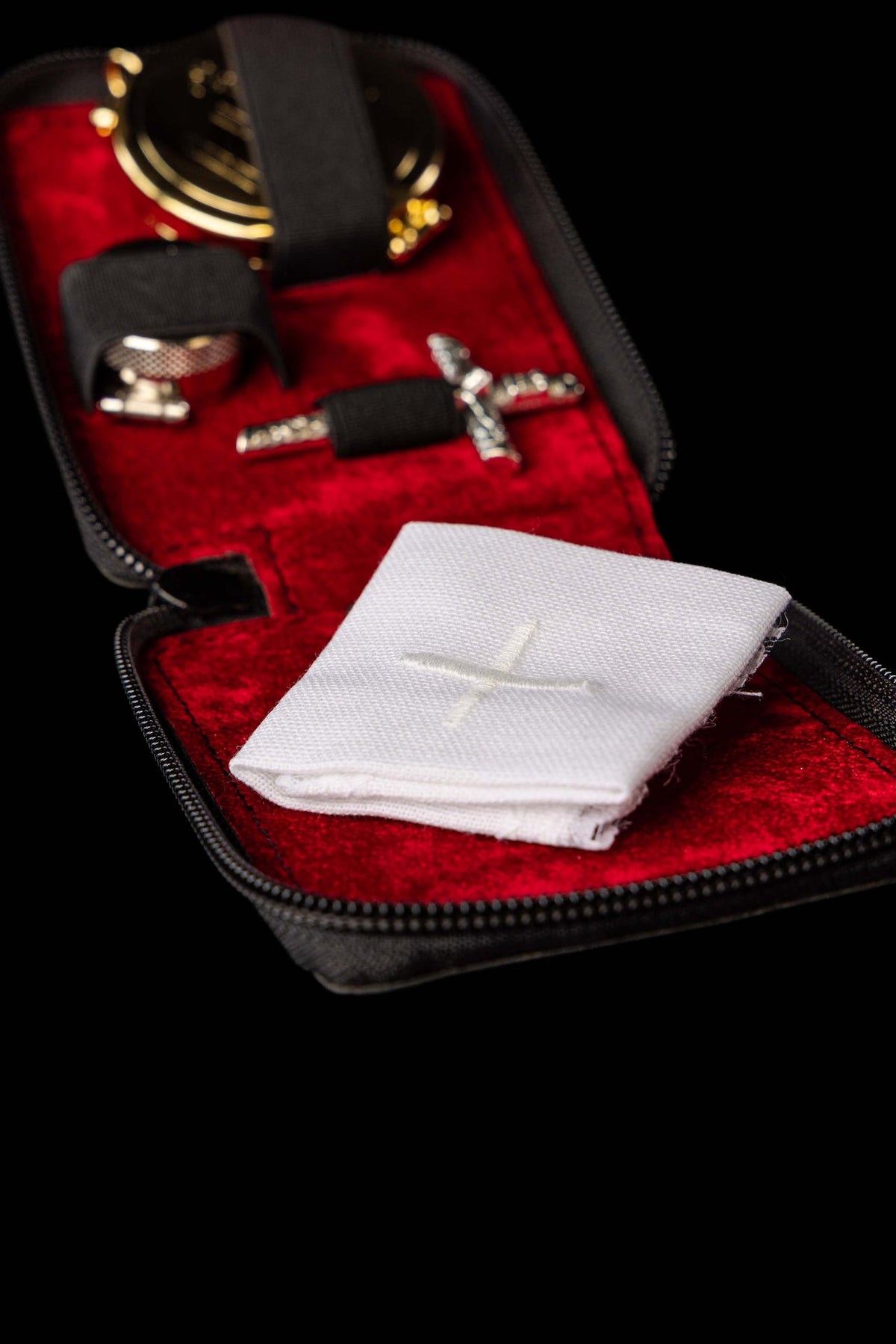 Bursa mit liturgischer Ausstattung in Hartschale
