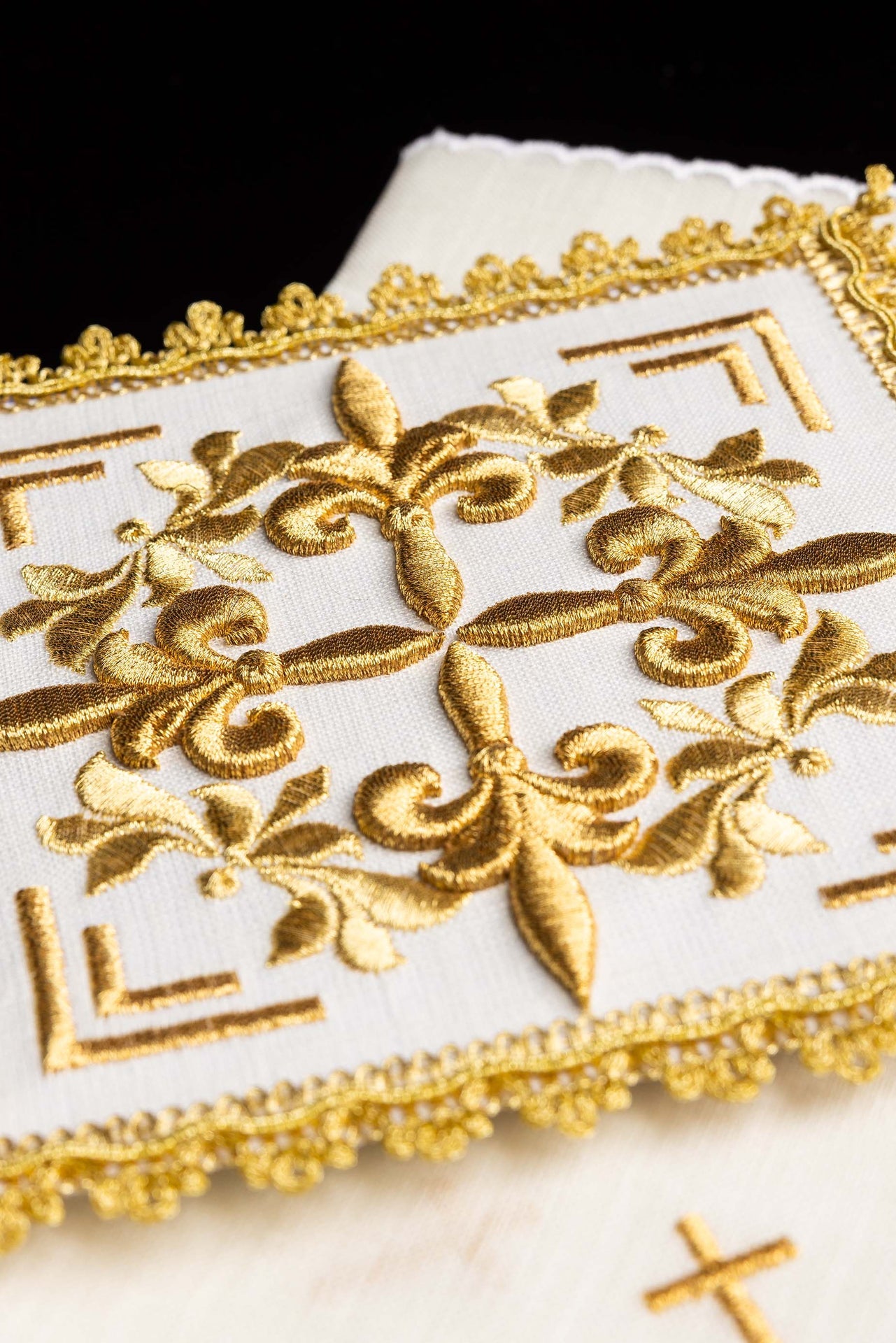 Bielizna kielichowa haftowana Złote Zdobienia - ORNATY.PL