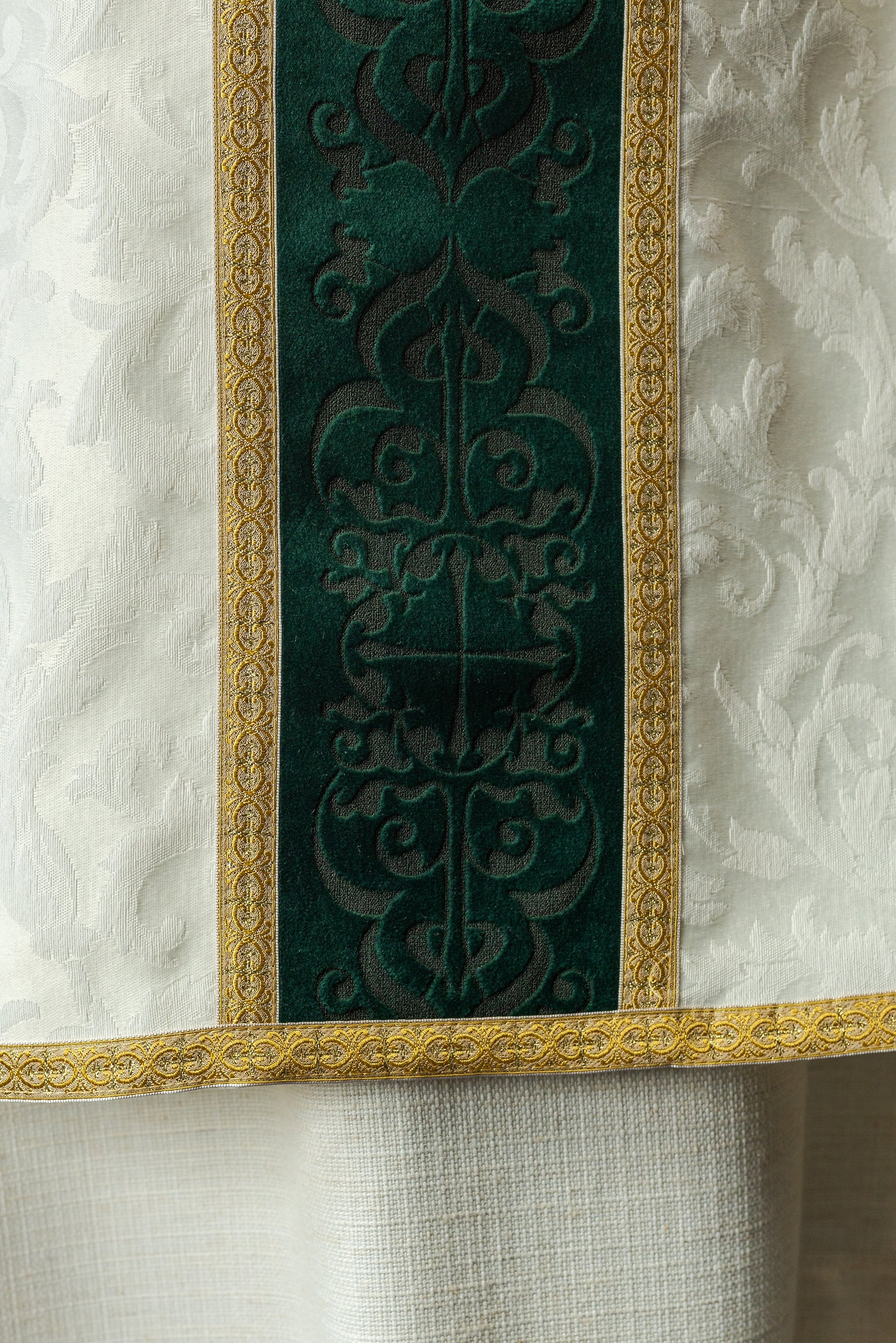 Ręcznie wykonany ornat z aksamitnym pasem Handmade 7007 - ORNATY.PL
