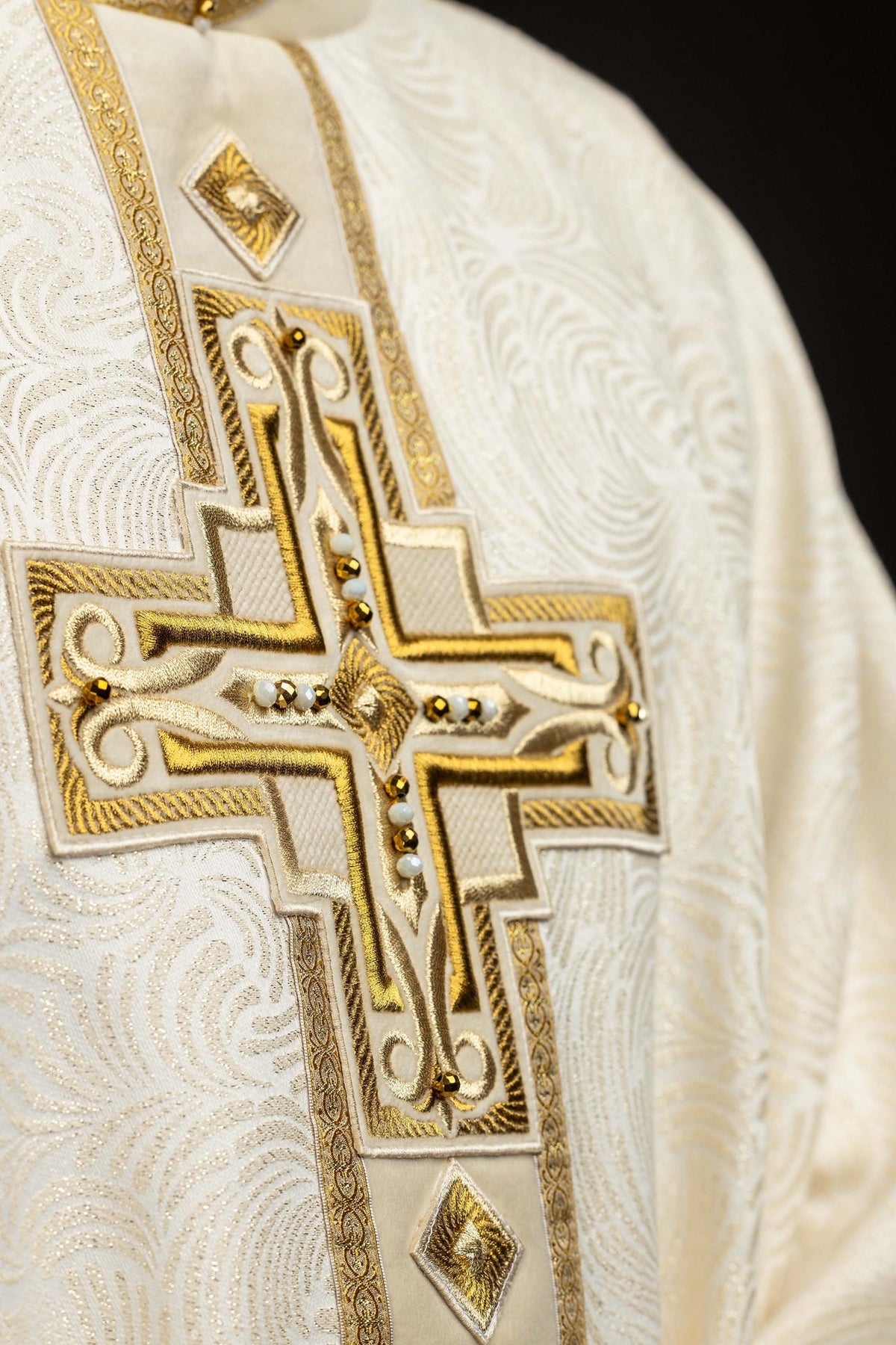 Handgefertigtes Messgewand mit Kreuzstickerei und Priesterstola 7012