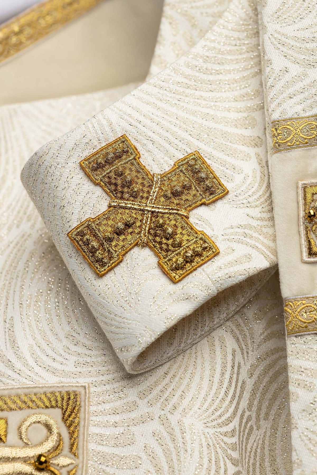 Handgefertigtes Messgewand mit Kreuzstickerei und Priesterstola 7012