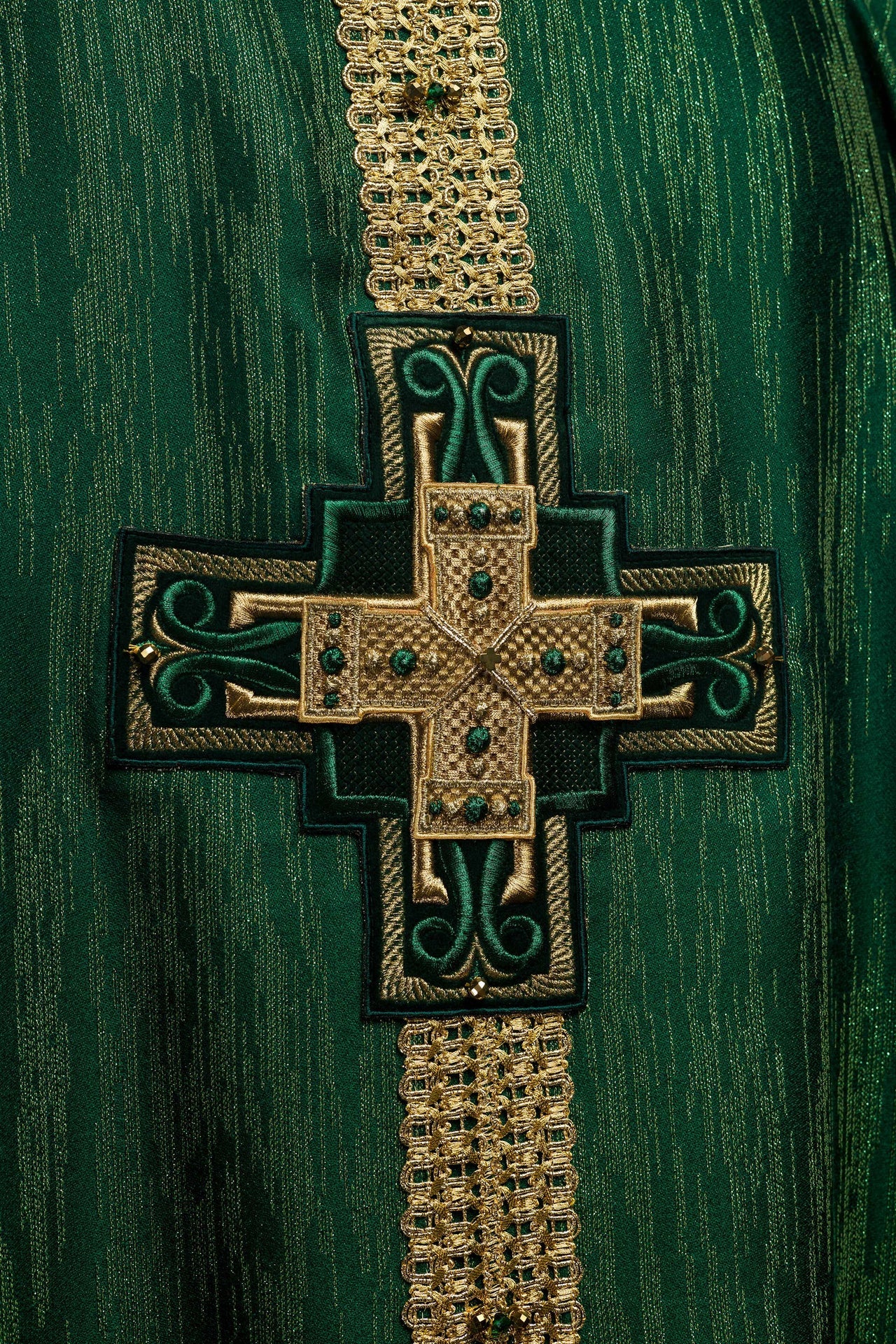 Ręcznie wykonany ornat z naturalnymi kamieniami Handmade 7015 Zielony - ORNATY.PL