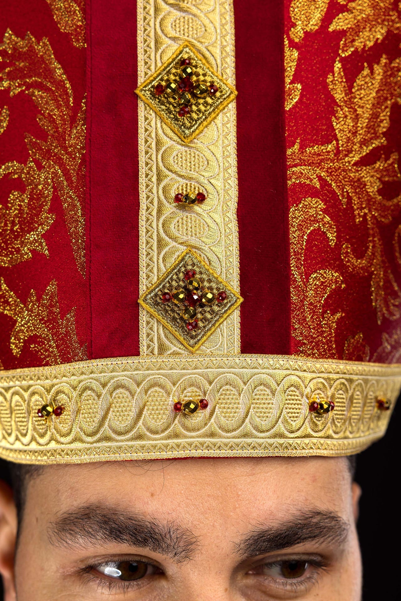 Ręcznie wykonana mitra z naturalnymi kamieniami Handmade 9003 - ORNATY.PL