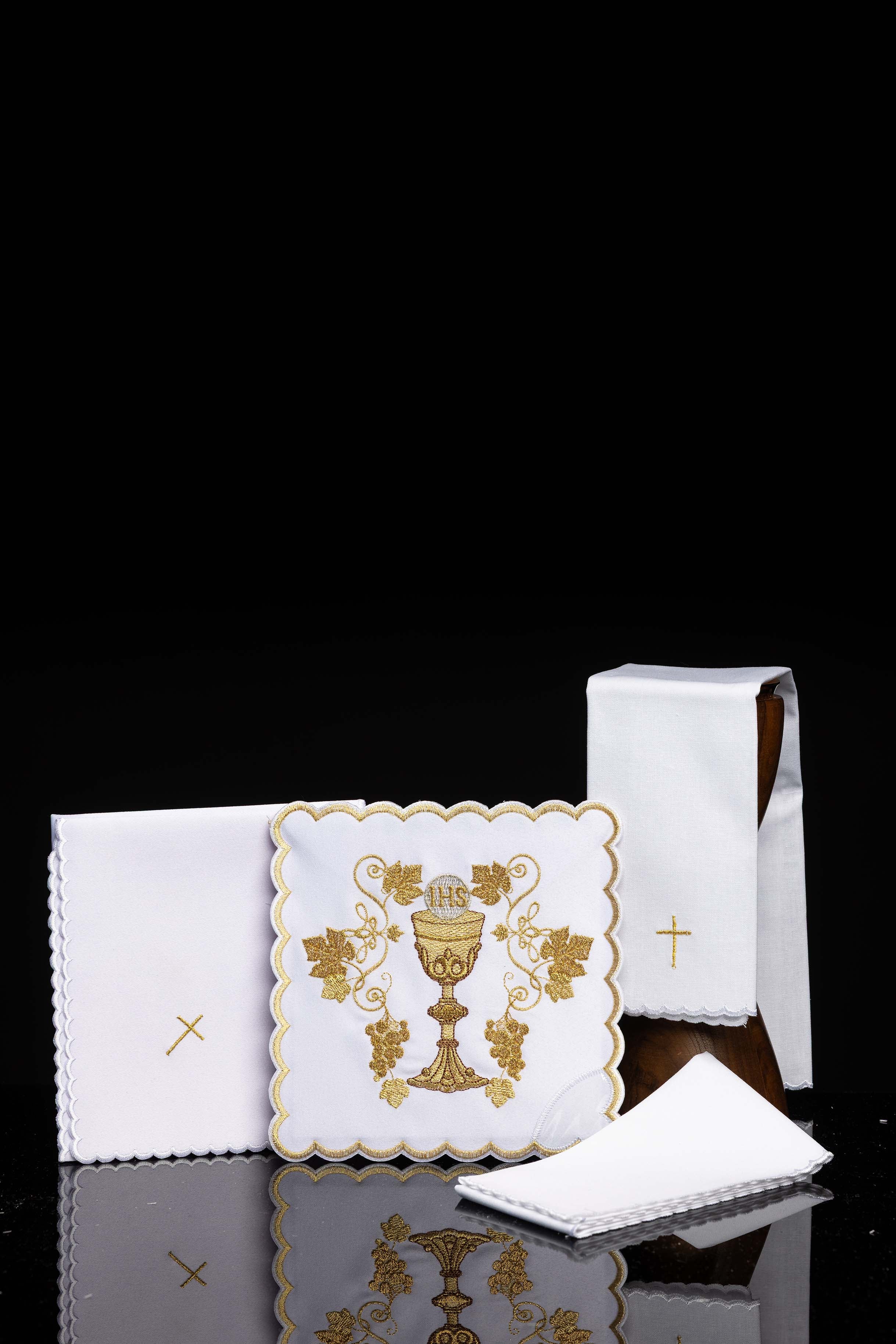 Kelchwäsche-Set in Weiß mit Kelchmotiv, Hostie und Weinlaub