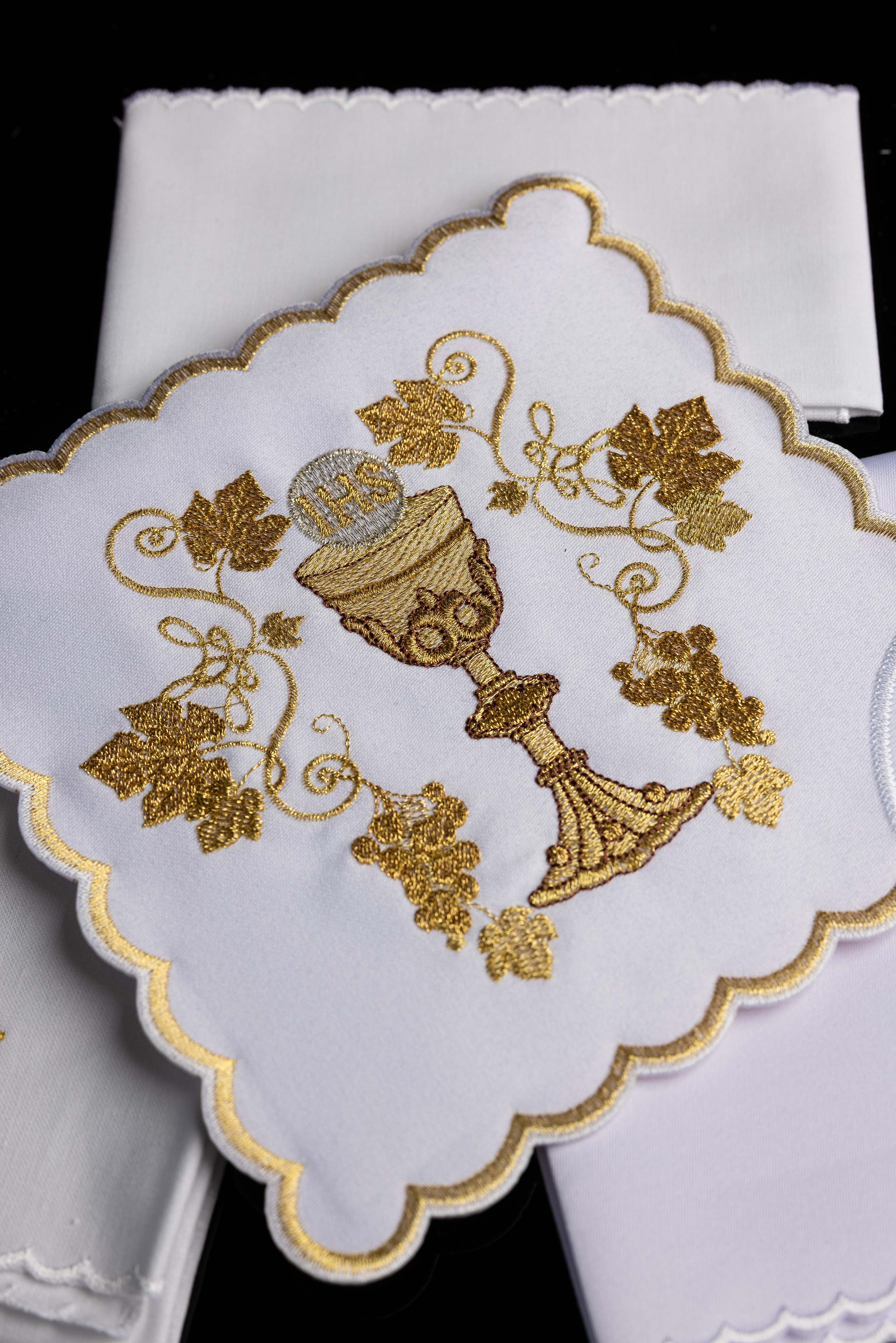 Kelchwäsche-Set in Weiß mit Kelchmotiv, Hostie und Weinlaub