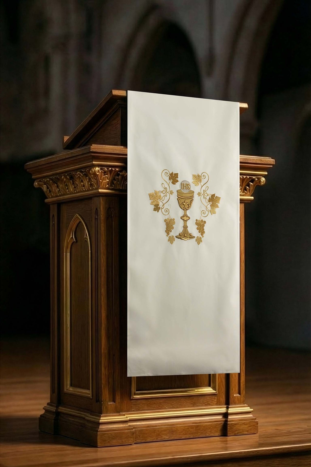 Lesepultdecke mit gesticktem Kelchmotiv in Ecru