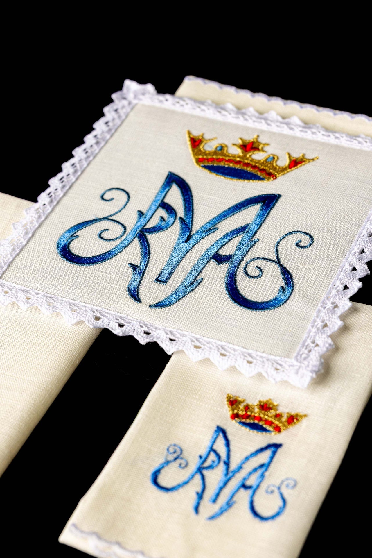 Lniana bielizna kielichowa z motywem maryjnym - ORNATY.PL