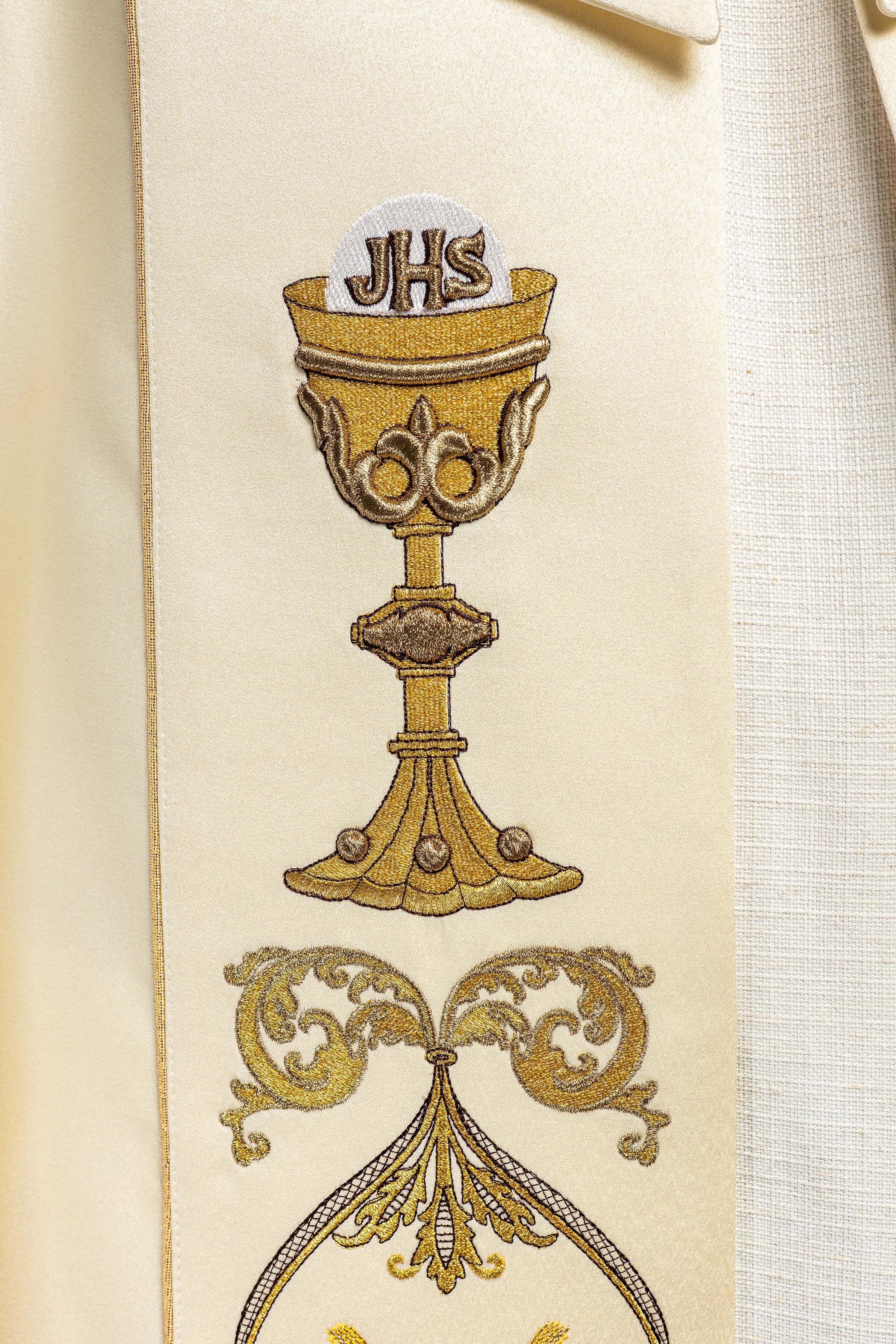 Kapa liturgiczna haftowany kielich i IHS ecru - ORNATY.PL