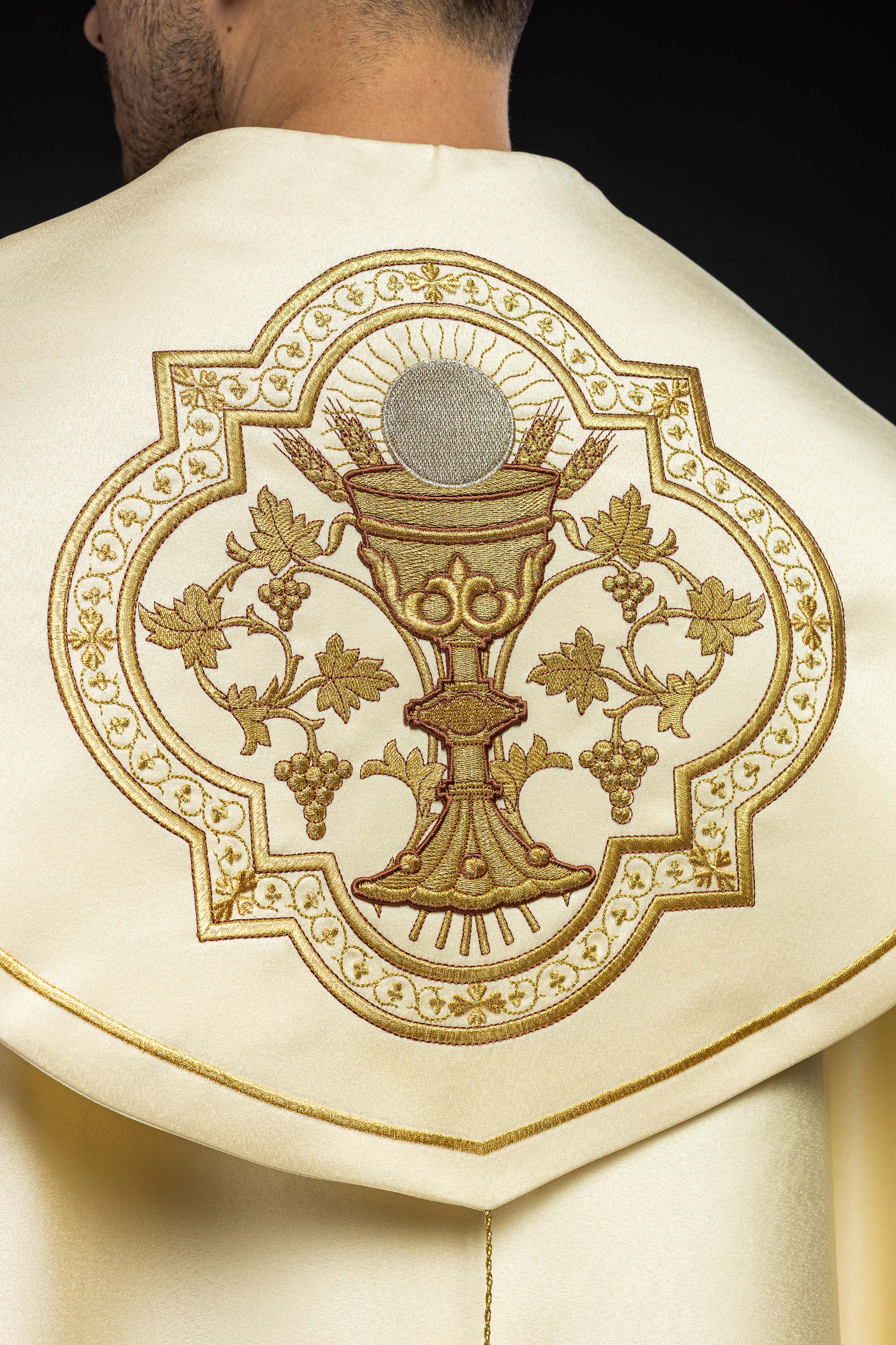 Kapa liturgiczna haftowana Kielich ecru - ORNATY.PL