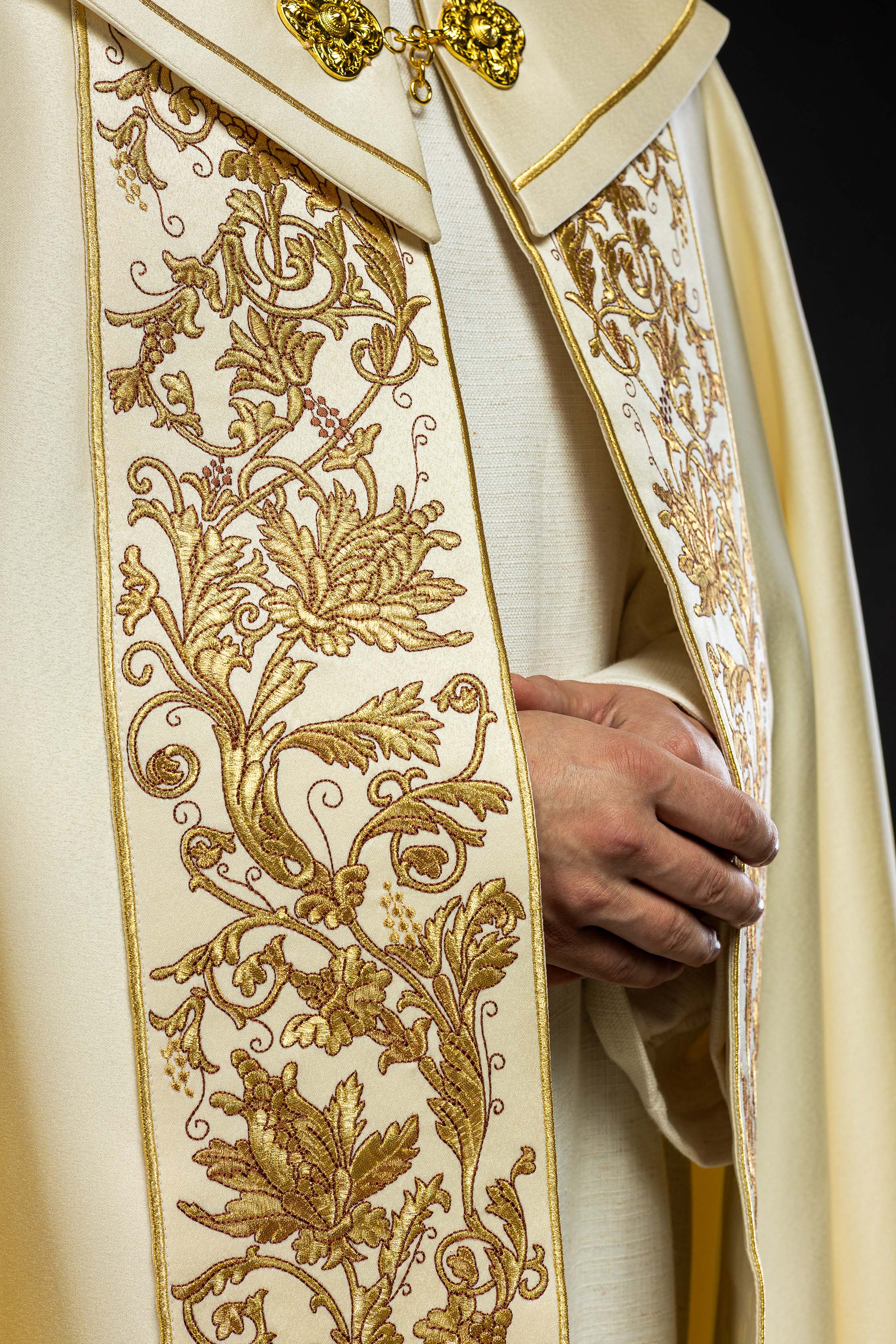 Kapa liturgiczna haftowana Kielich ecru - ORNATY.PL