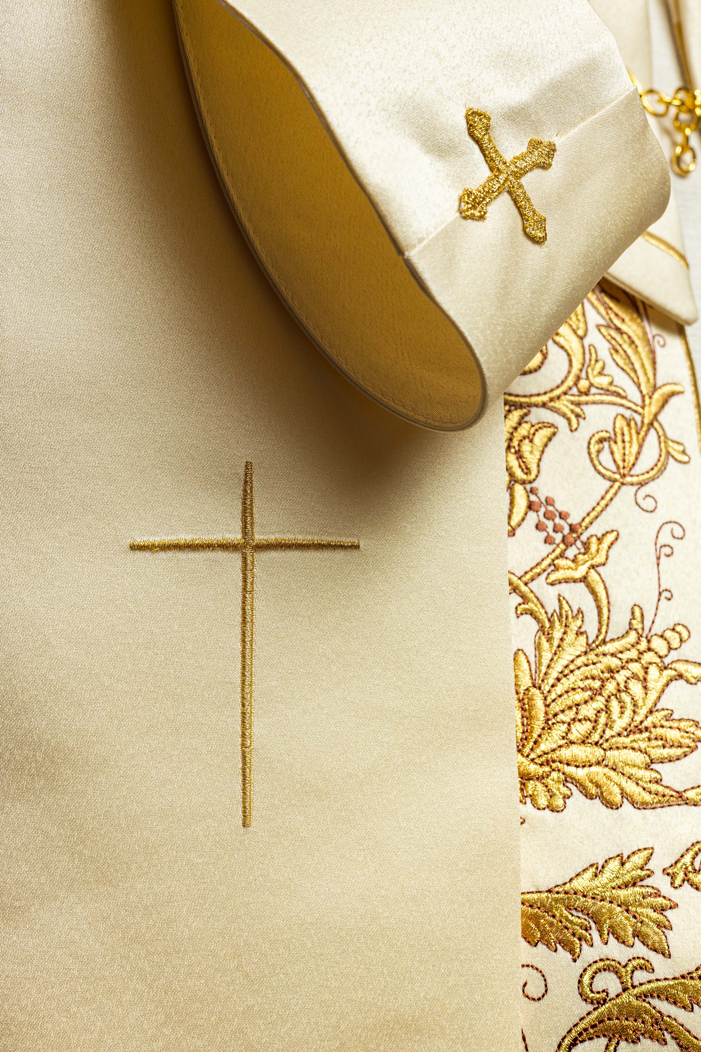 Kapa liturgiczna haftowana Kielich ecru - ORNATY.PL