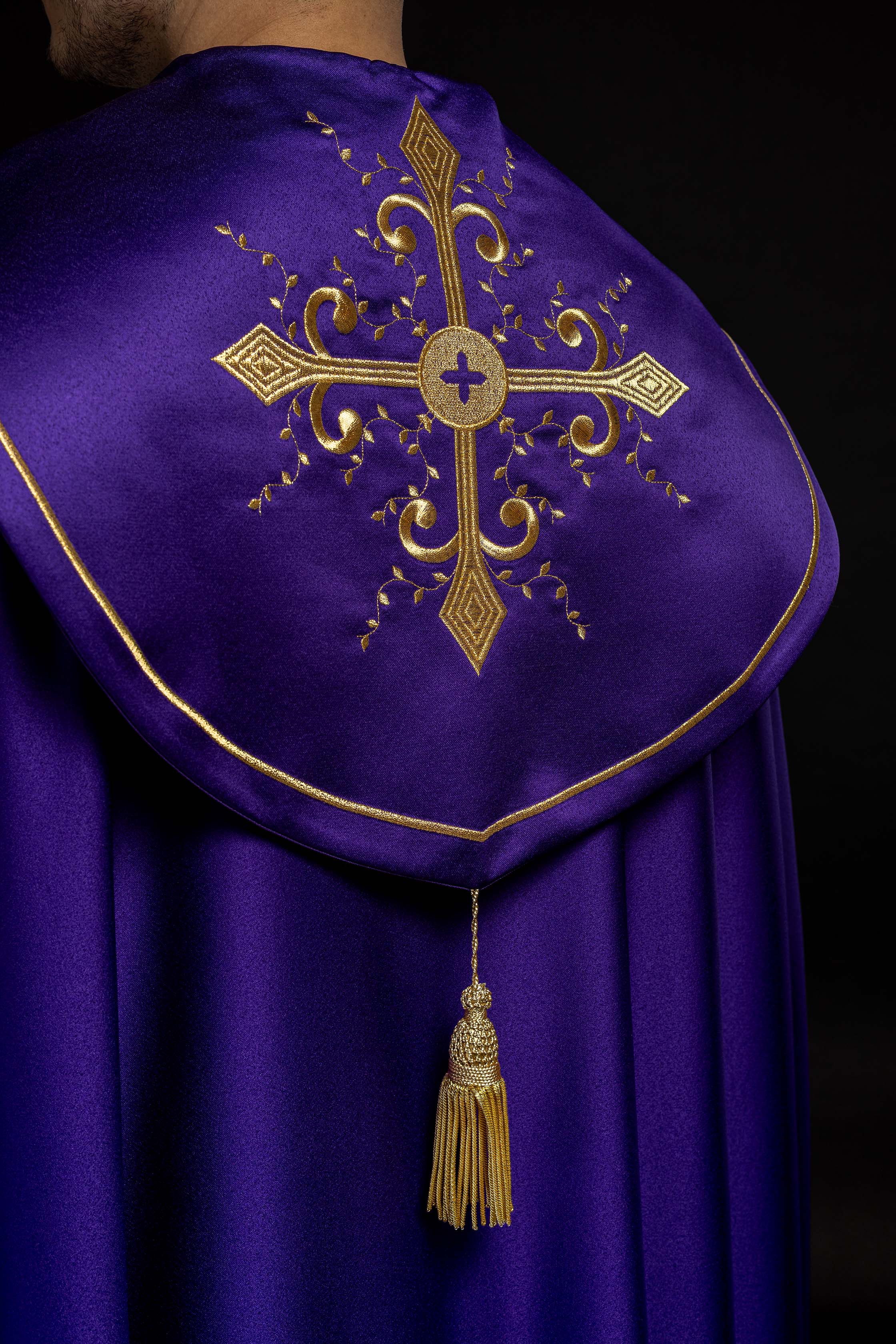 Kapa liturgiczna haftowana fioletowa - ORNATY.PL