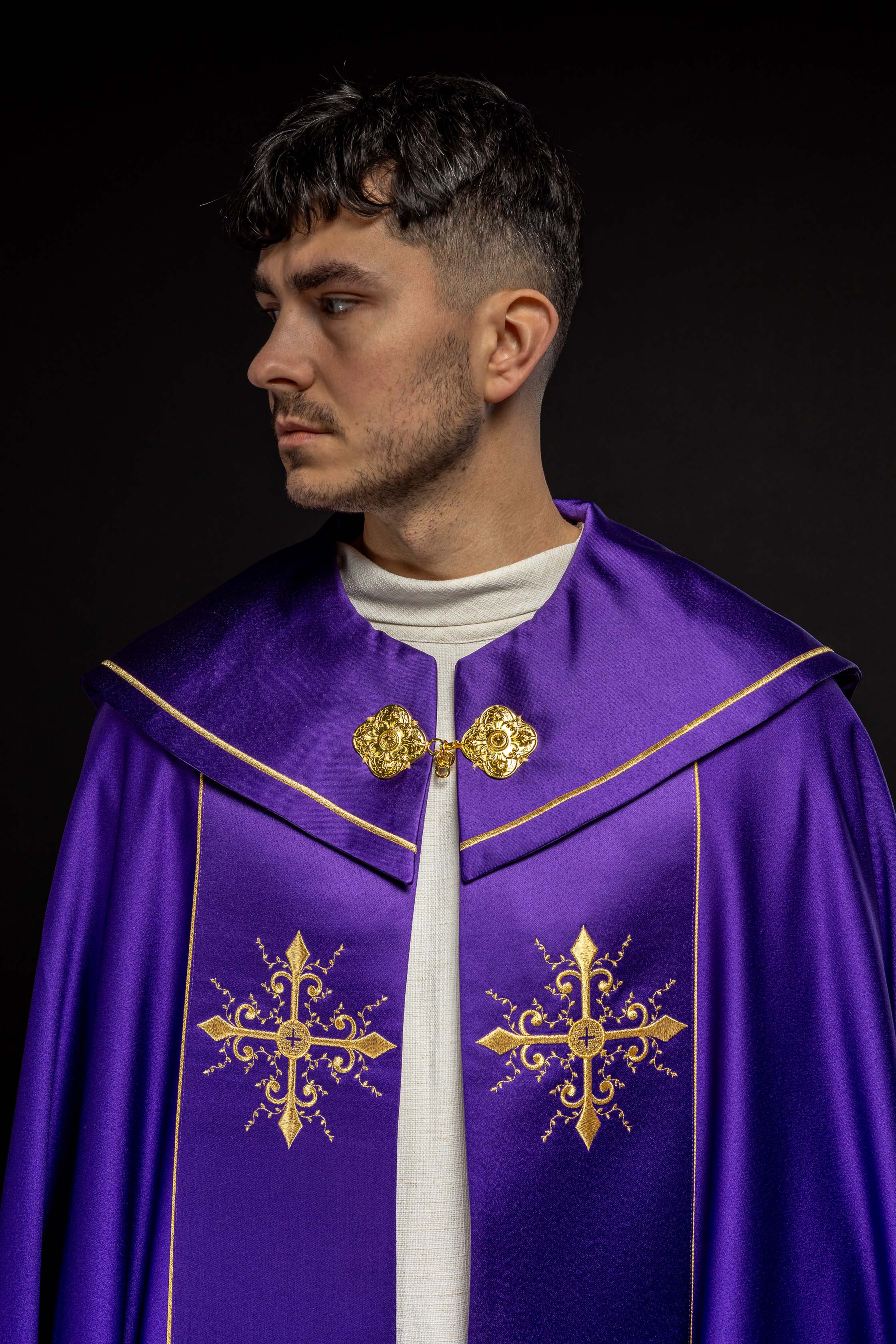 Kapa liturgiczna haftowana fioletowa - ORNATY.PL