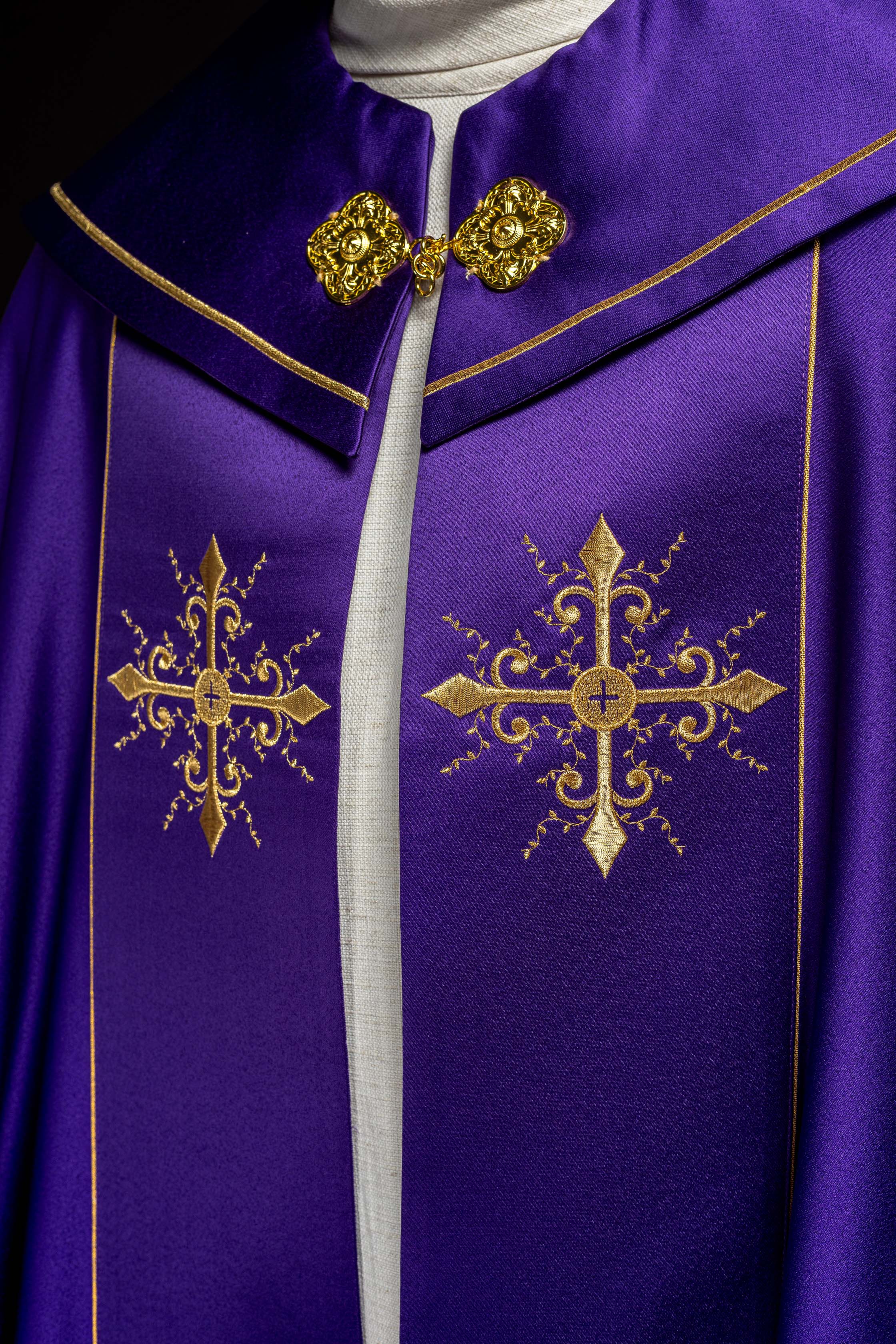 Kapa liturgiczna haftowana fioletowa - ORNATY.PL