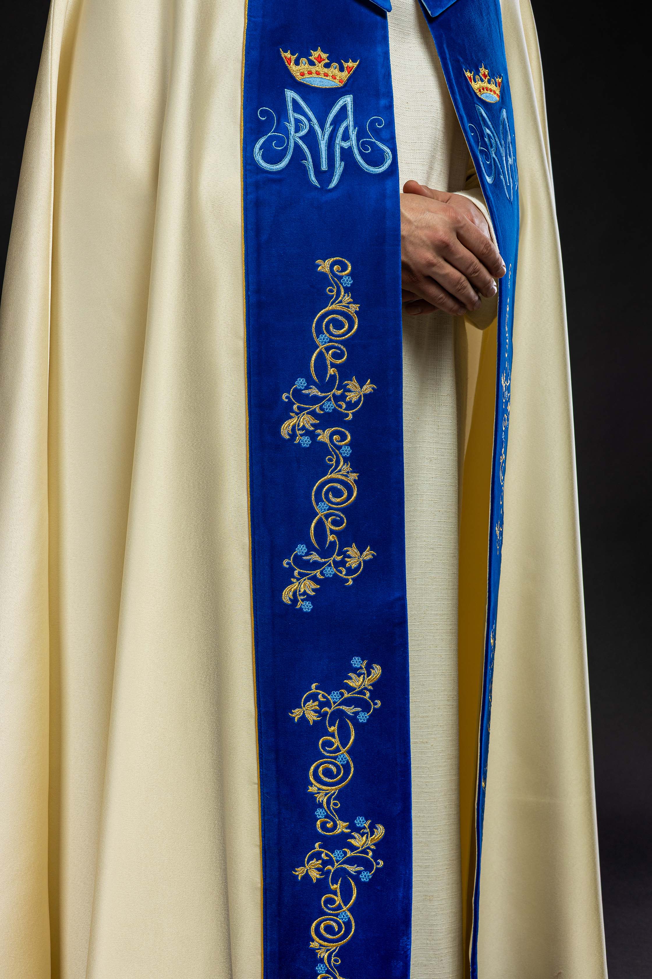 Kapa haftowana Maryjna z aksamitem ecru - ORNATY.PL