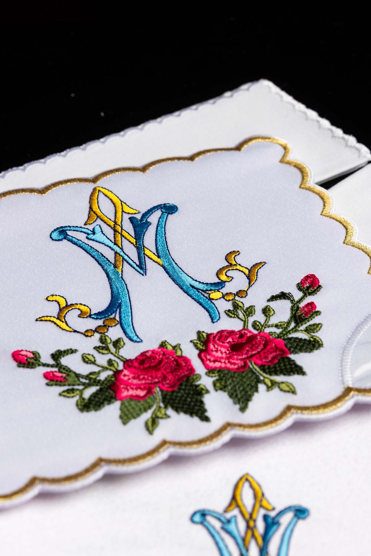 Bielizna kielichowa z kolorowym haftem maryjnym - ORNATY.PL