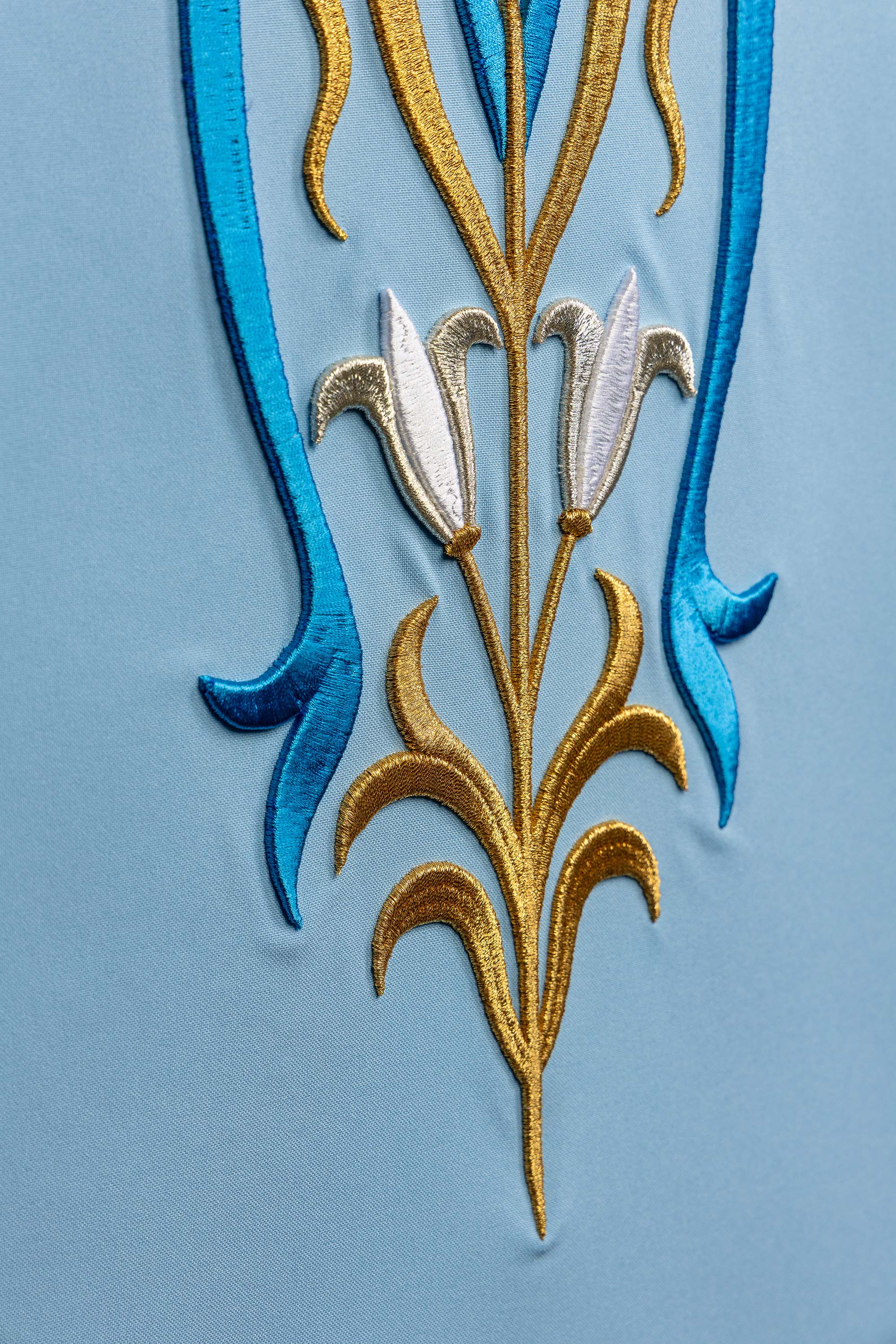 Blau bestickte Rednerpult-Serviette mit Marienmotiv