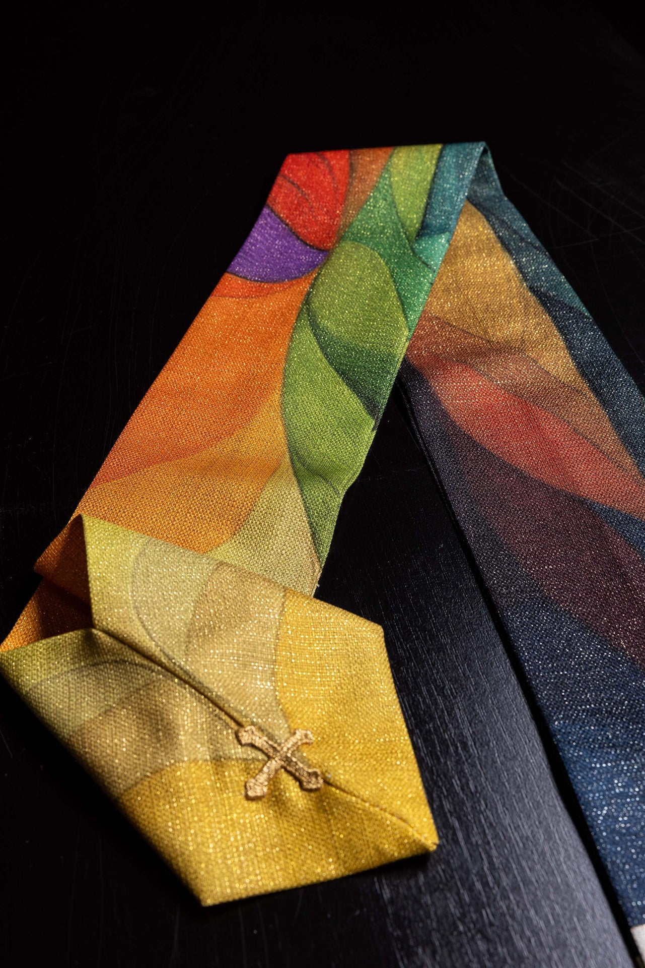 Ornat drukowany wielokolorowy z motywem krzyża - ORNATY.PL