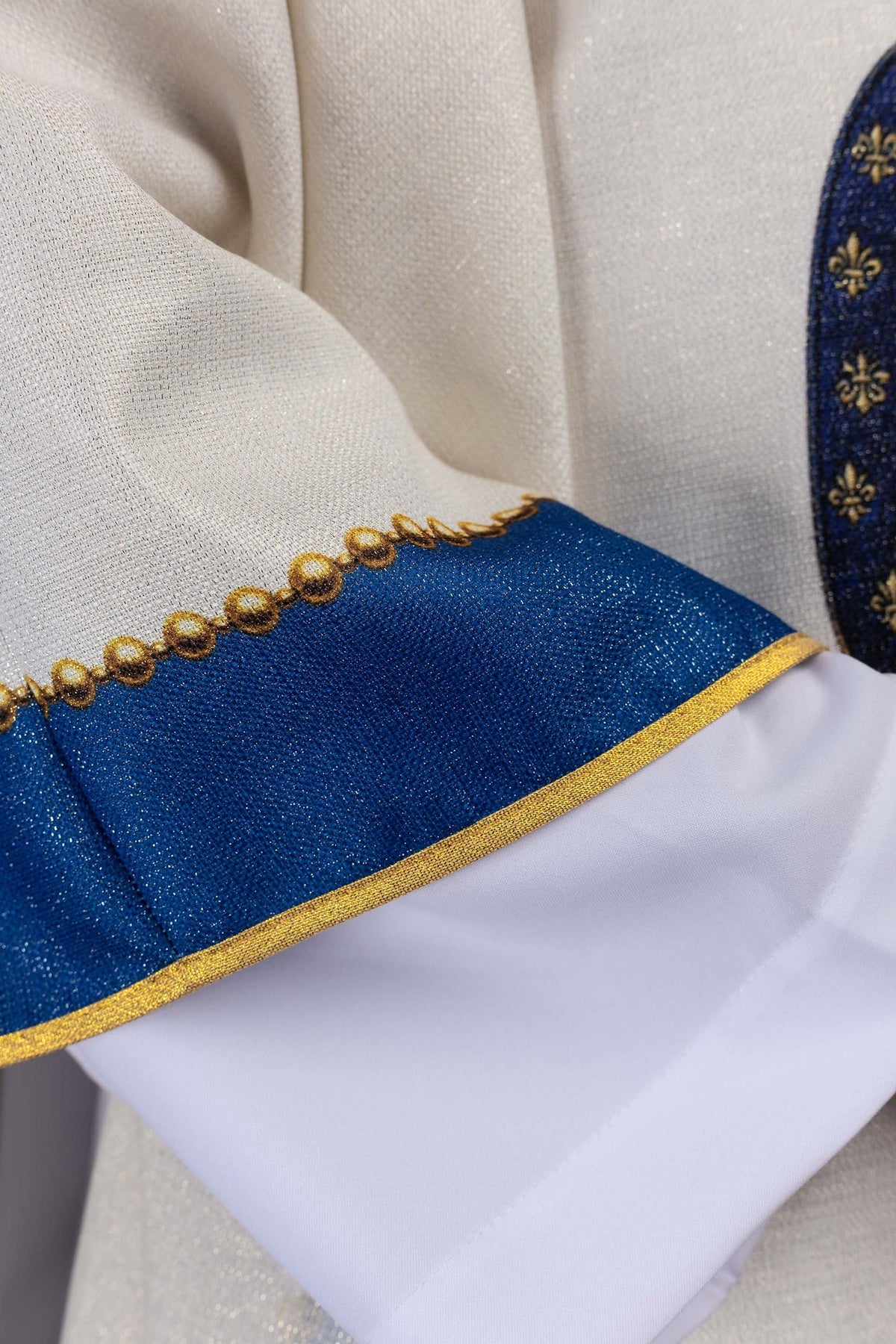 Bedrucktes Messgewand mit Darstellung der Muttergottes von Tschenstochau