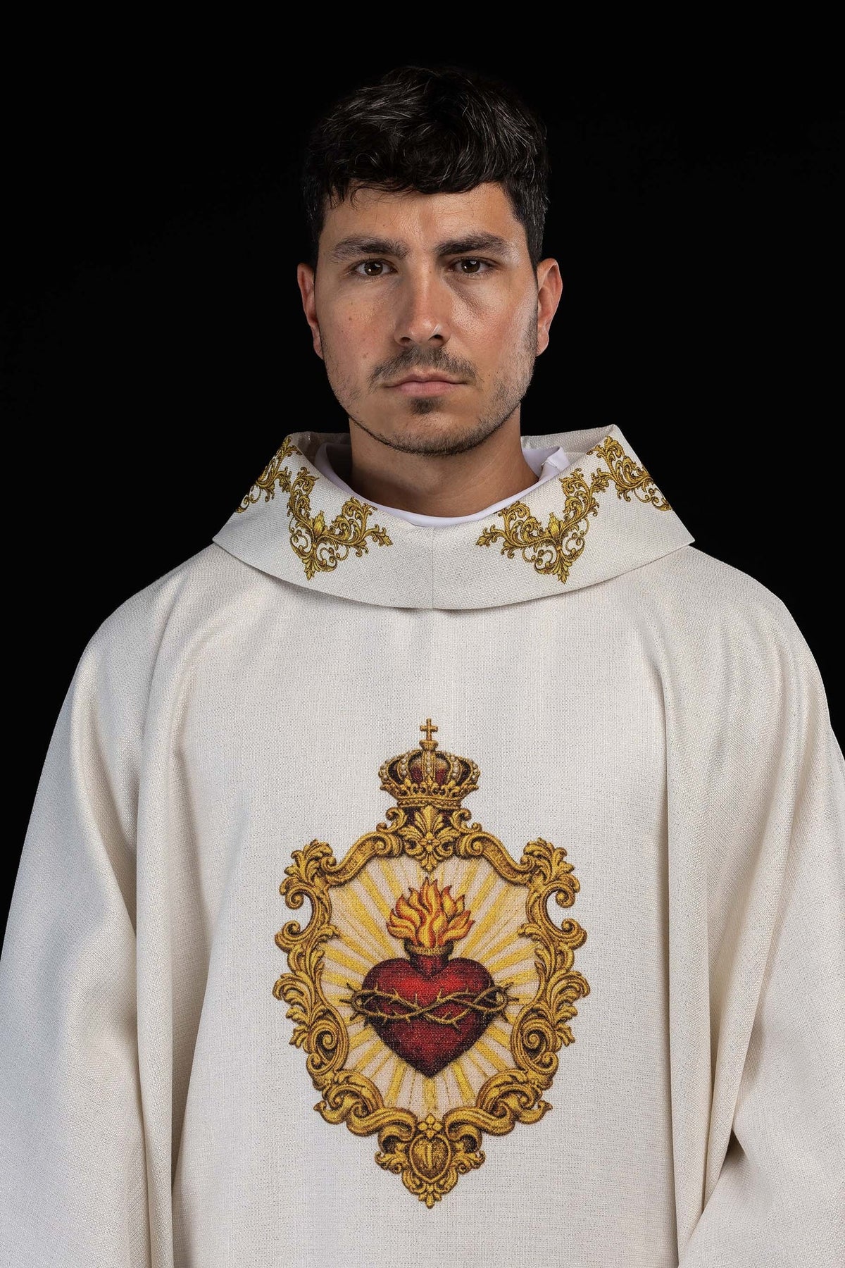 Bedrucktes Messgewand mit Herz-Jesu-Motiv in Ecru
