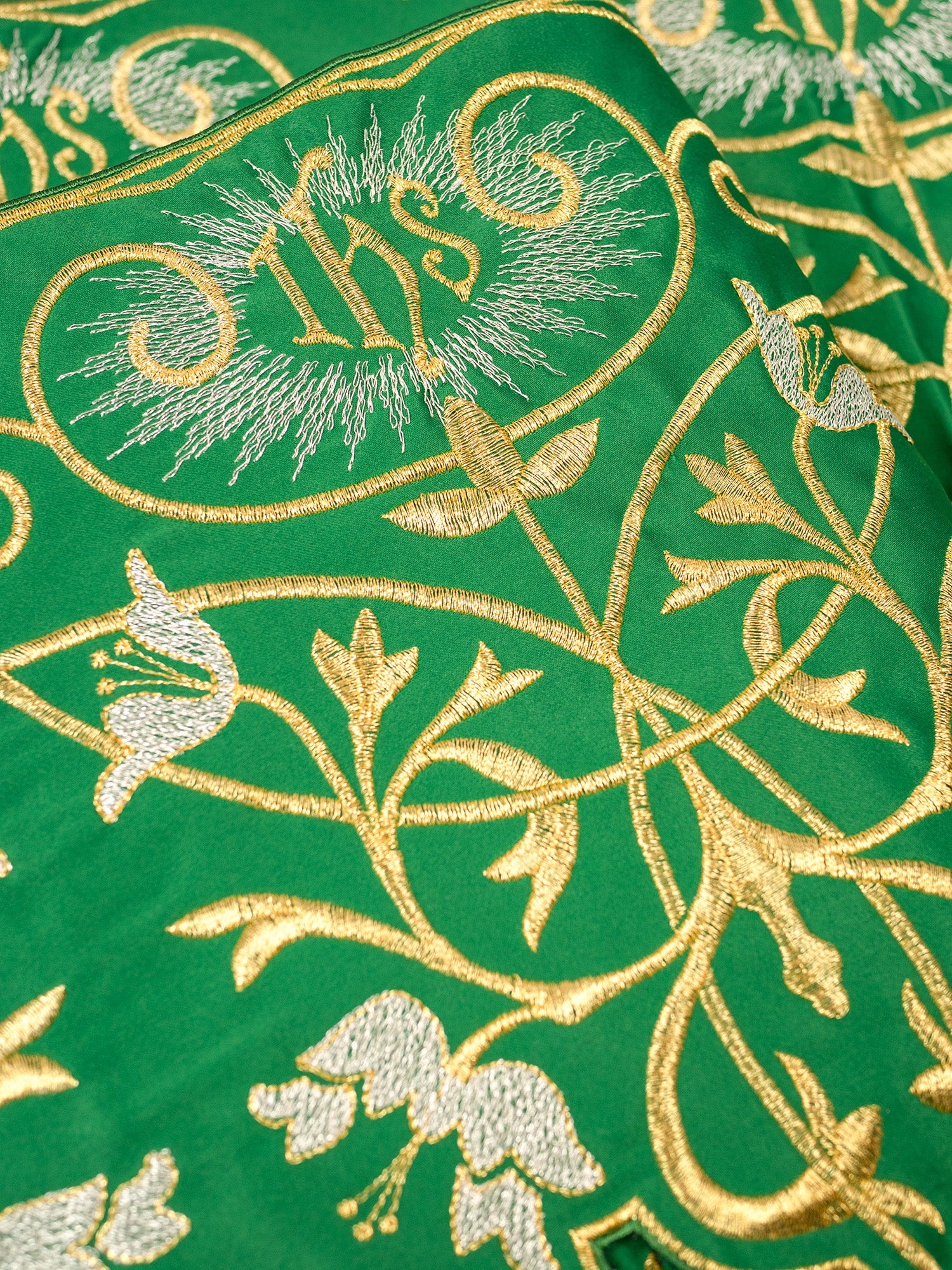 Metraż z monogramem IHS w kolorze zielonym - ORNATY.PL