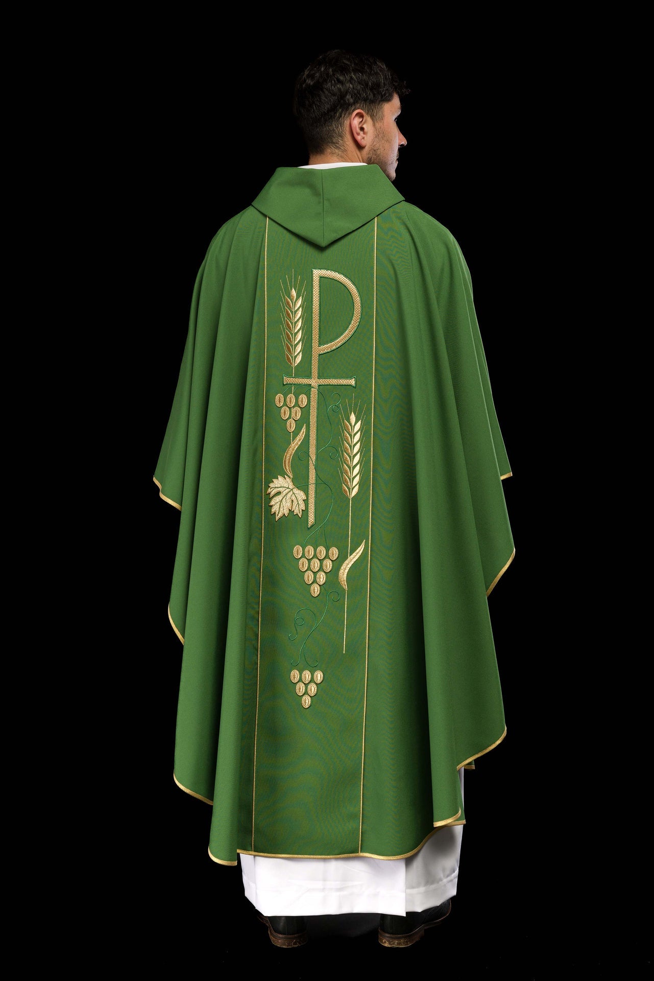 Zielony ornat haftowany z wzorem Kielicha IHS - ORNATY.PL