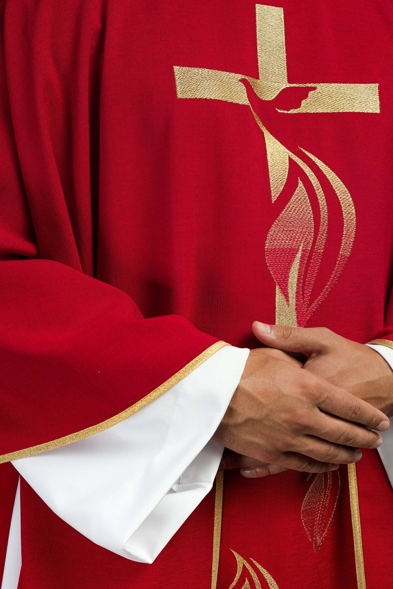 Czerwony ornat z haftem Ducha Świętego - ORNATY.PL