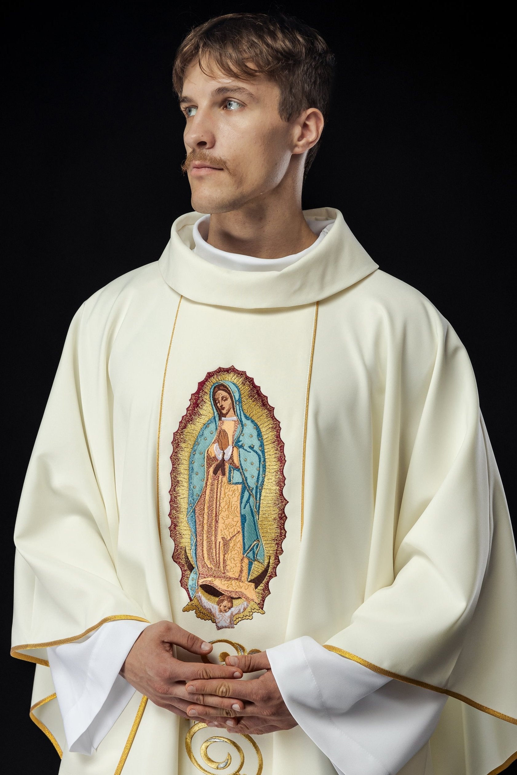 Ornat haftowany z wizerunkiem Matki Bożej Guadalupe - ORNATY.PL