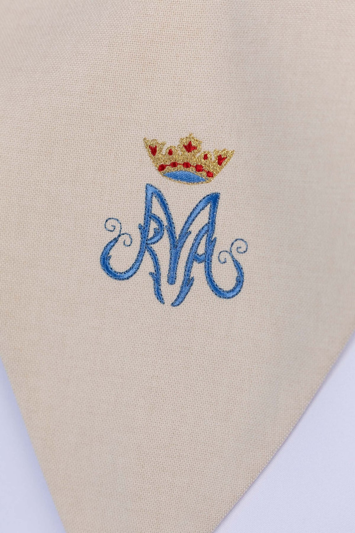 Lektorenpallium in Ecru mit Marienmotiv
