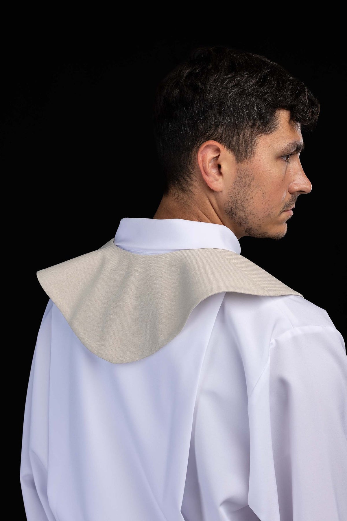 Ecru Lektorenpallium mit goldener IHS-Stickerei