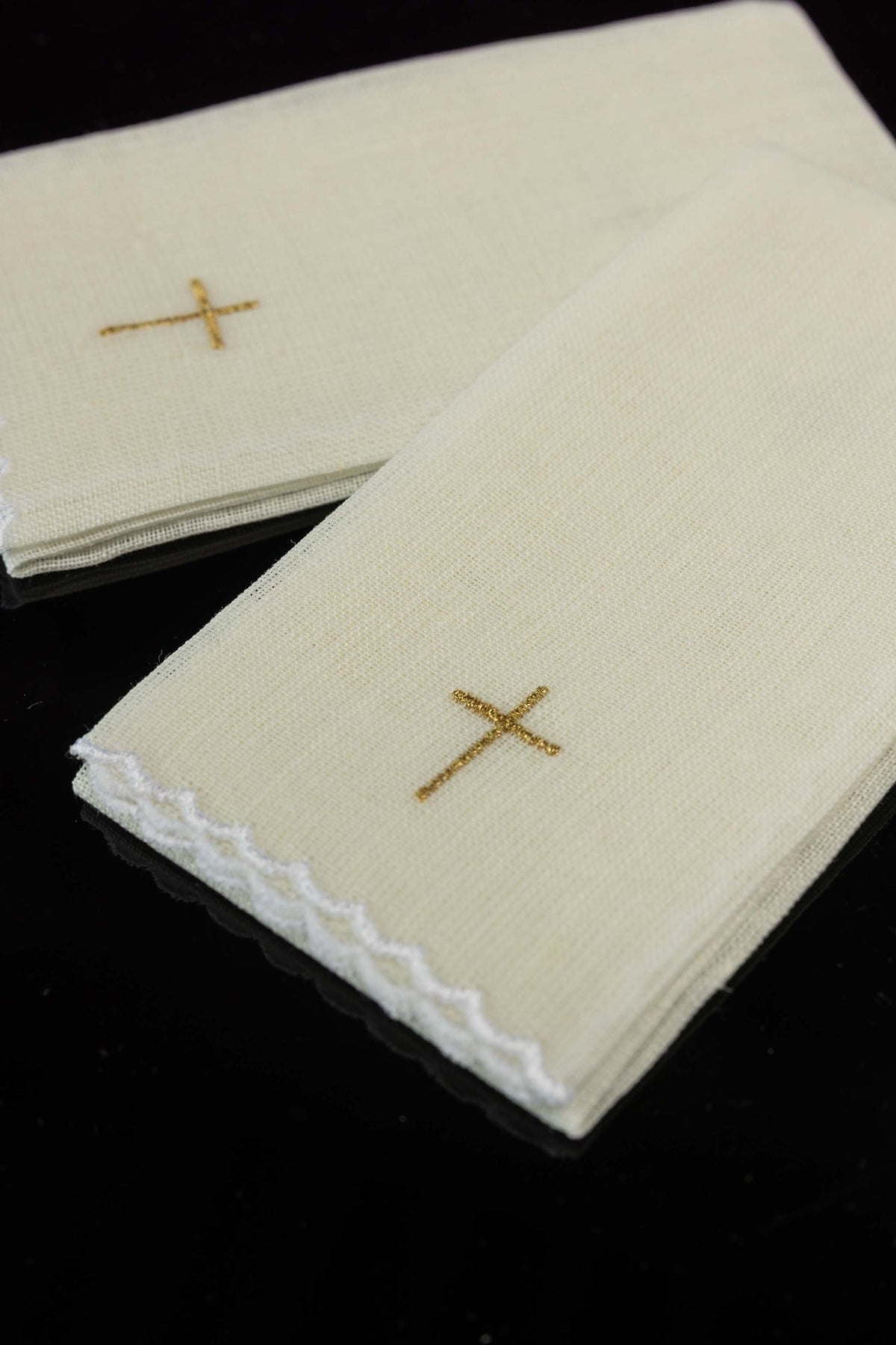 Liturgische Purifikatorien aus Leinen mit goldenem Kreuz, 5 Stück
