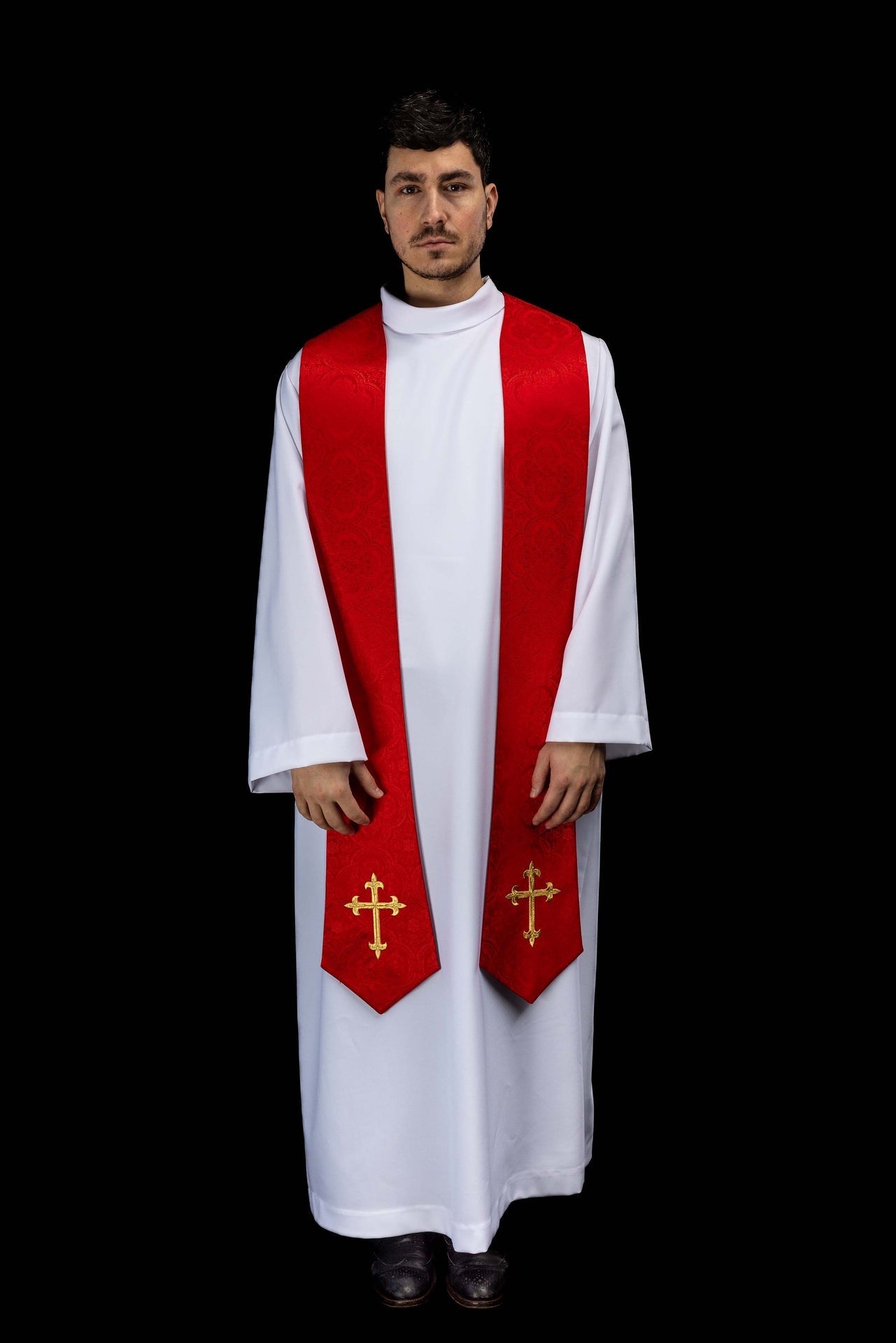 Bestickte Stola mit Kreuzmotiv roter Jacquardstoff