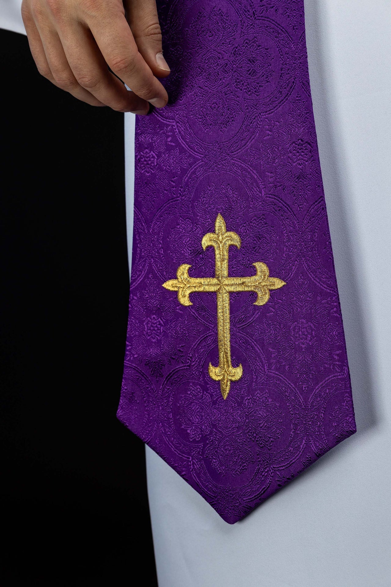 Bestickte Stola mit Kreuzmotiv violetter Jacquardstoff