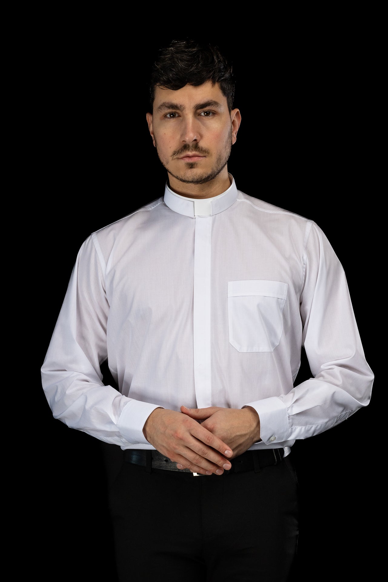 Weißes langärmeliges römisches Klerikerhemd mit Priesterkragen