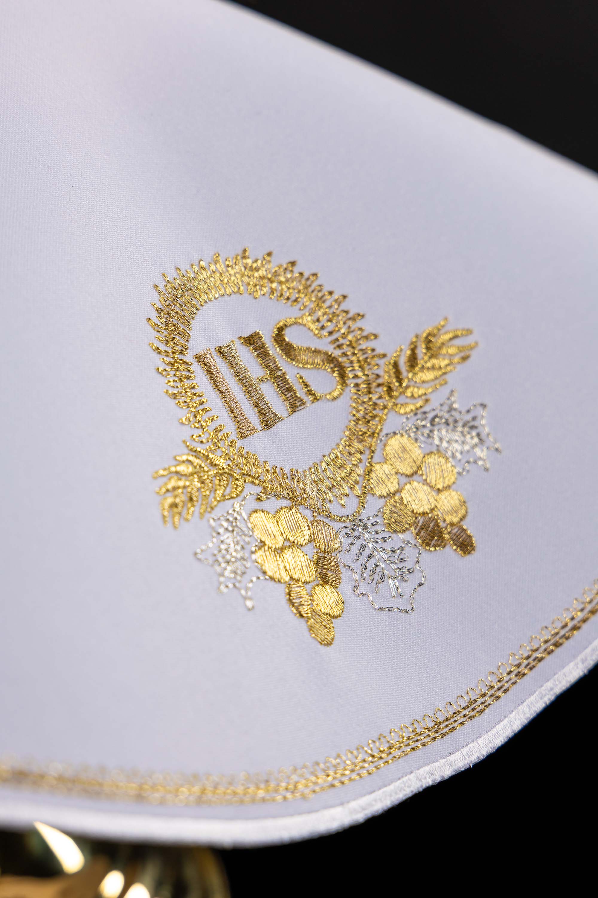 Besticktes Ziboriumvelum IHS