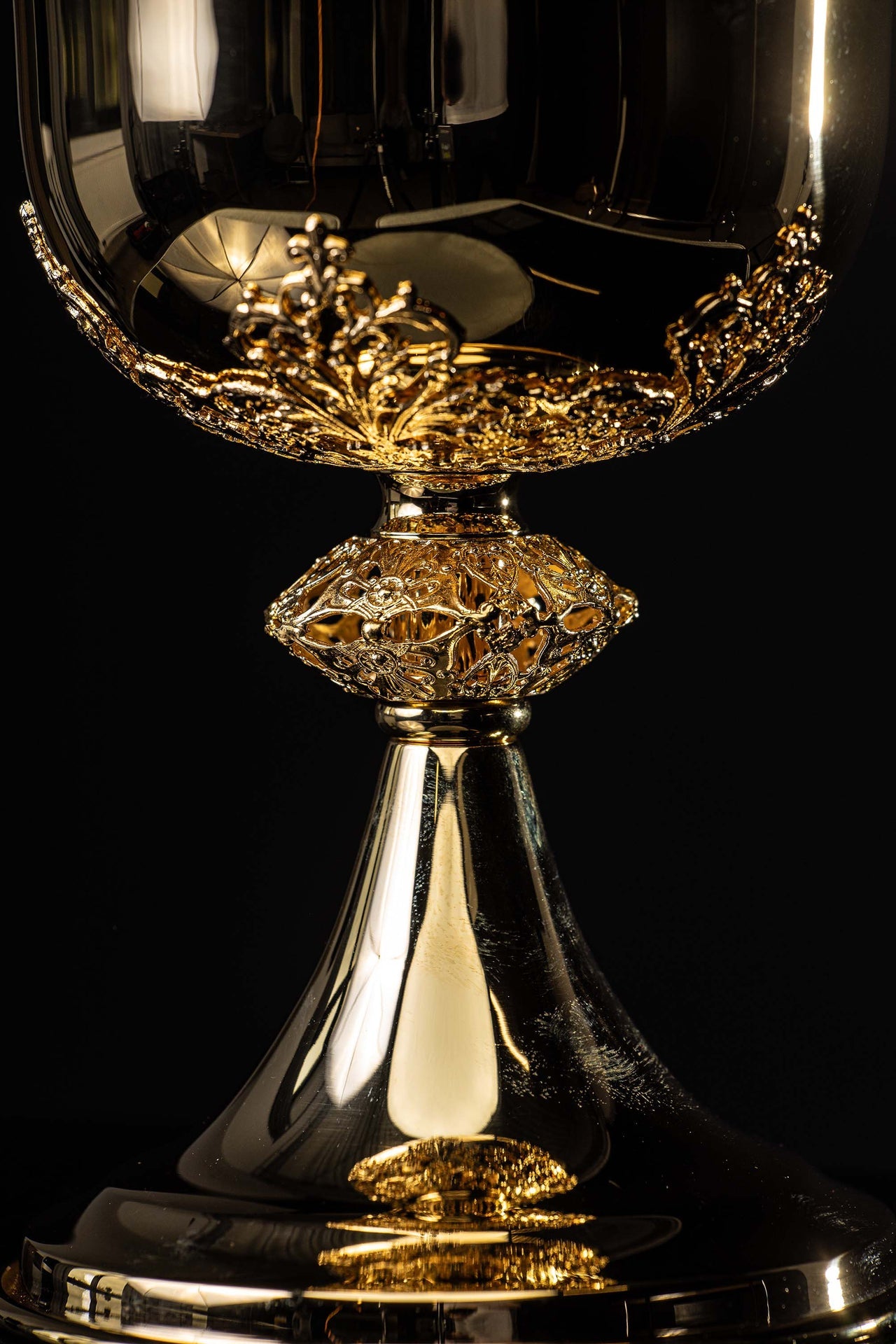Handgefertigtes vergoldetes Ziborium aus Messing