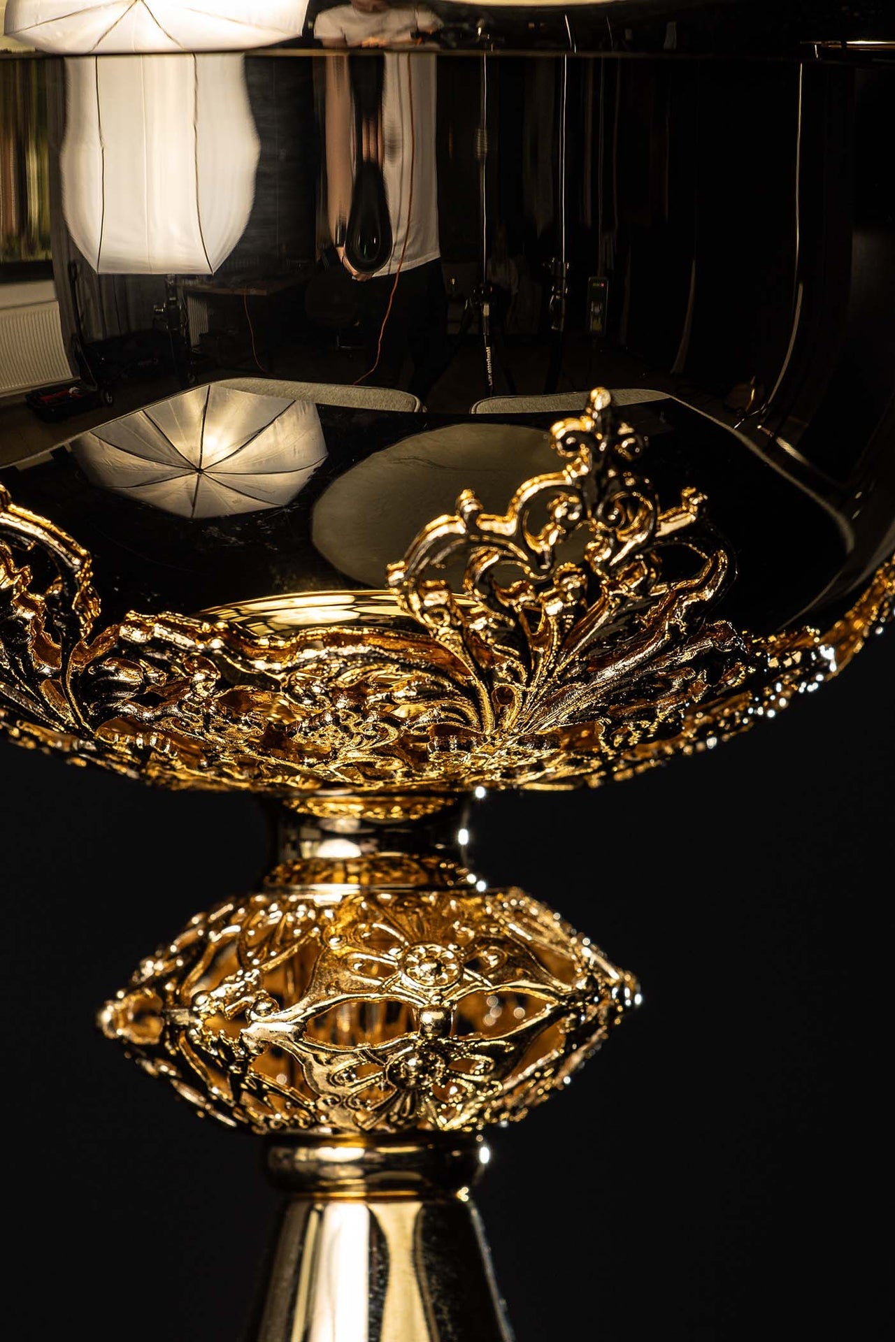 Handgefertigtes vergoldetes Ziborium aus Messing