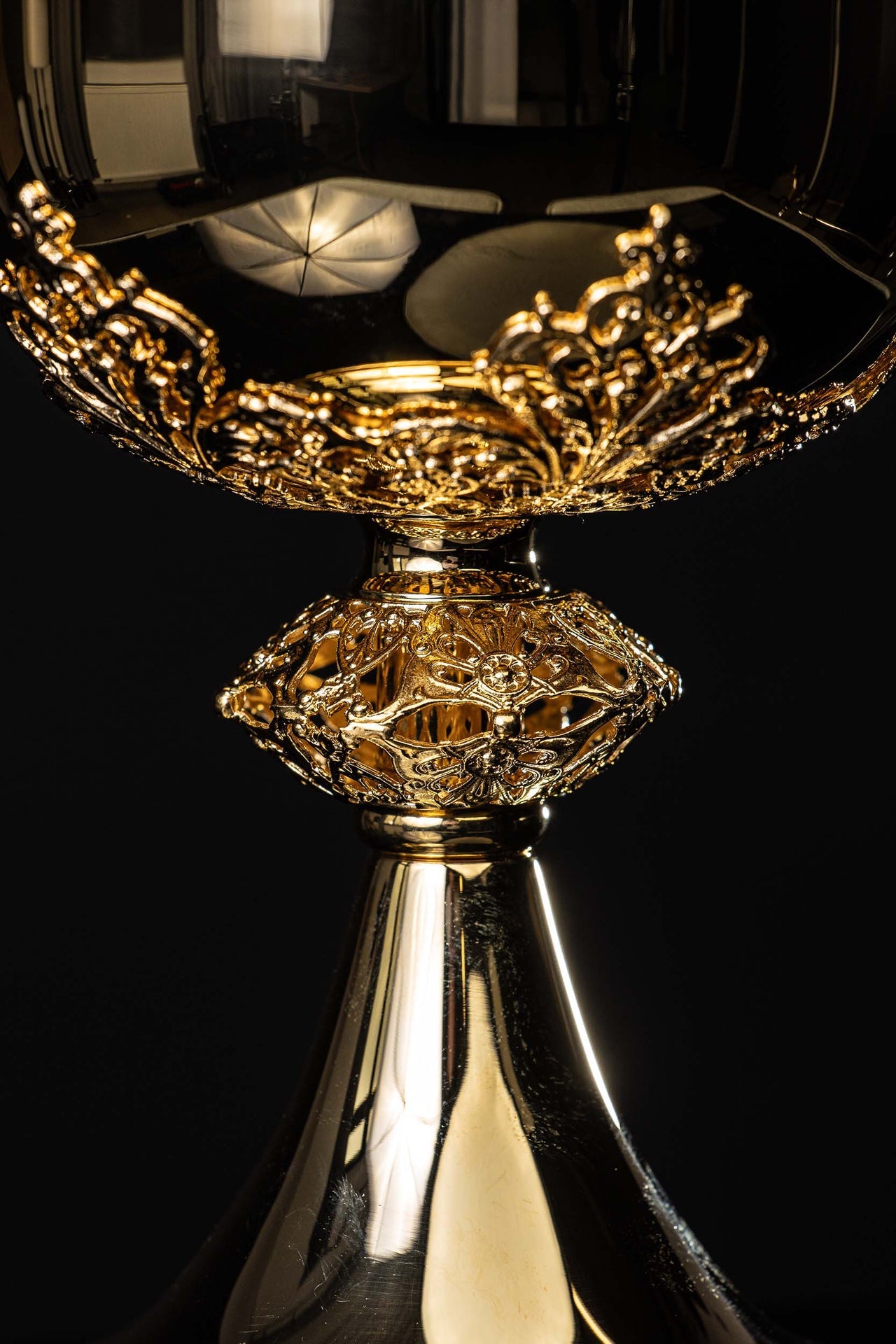 Handgefertigtes vergoldetes Ziborium aus Messing