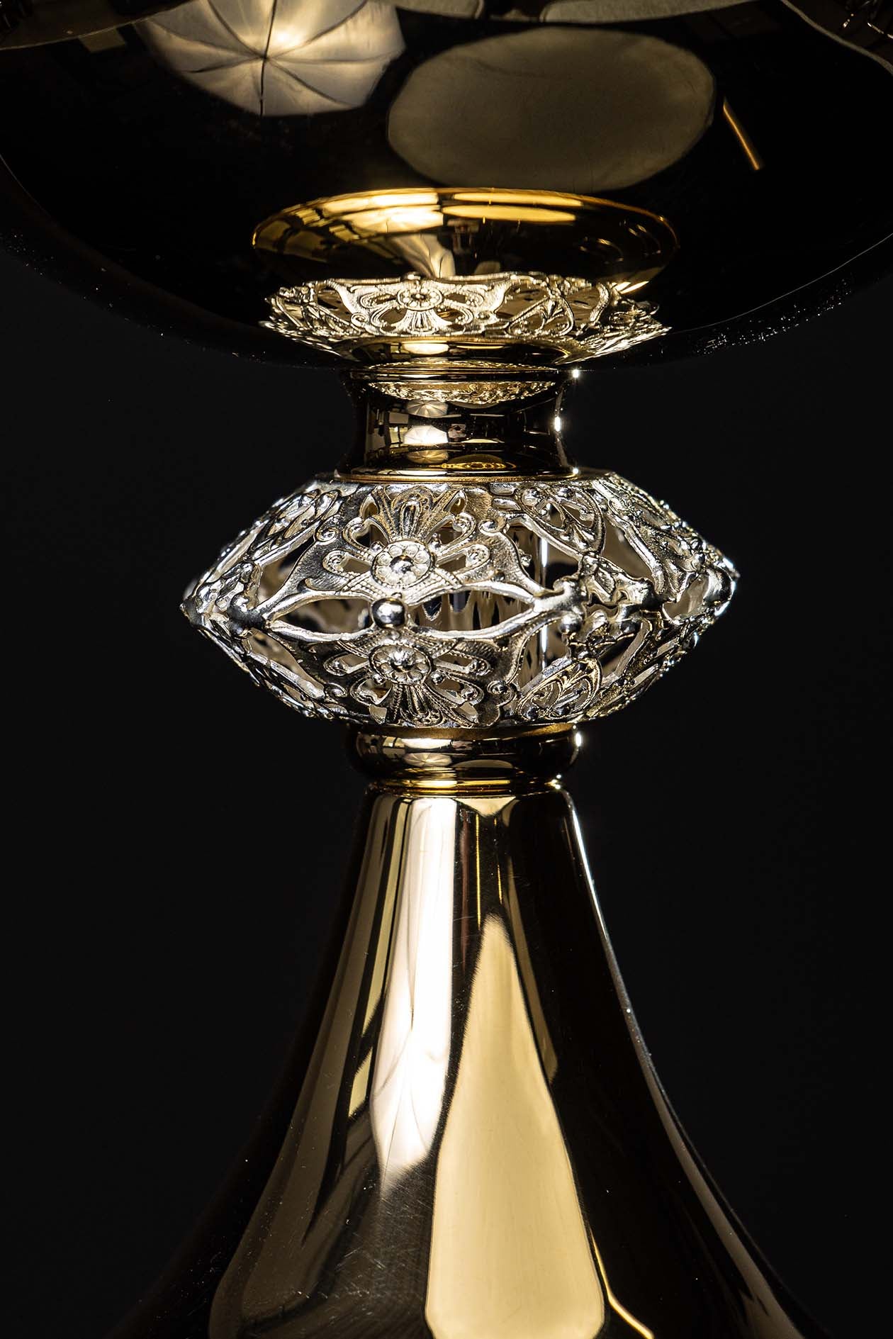 Handgefertigtes vergoldetes Ziborium aus Messing
