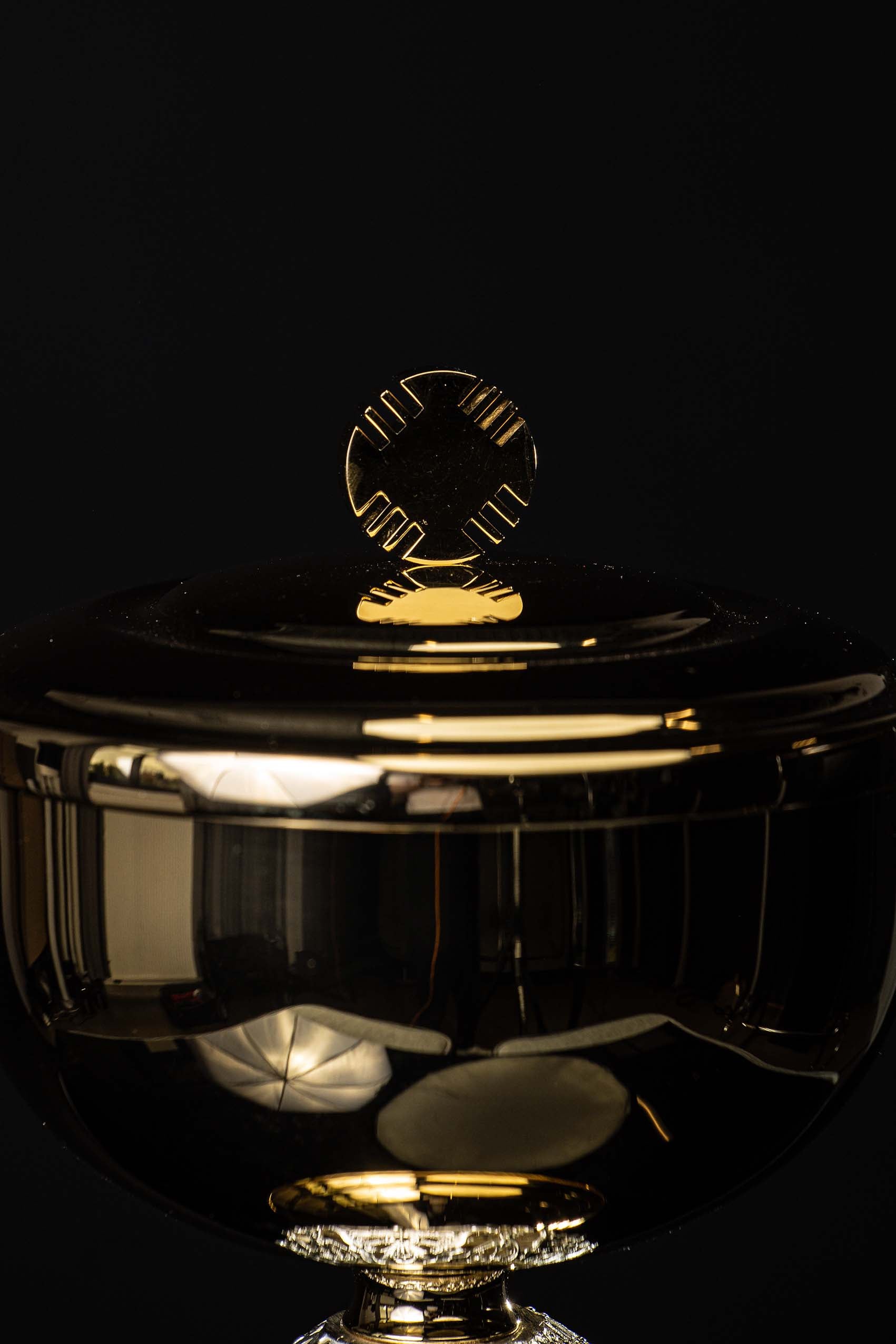 Handgefertigtes vergoldetes Ziborium aus Messing