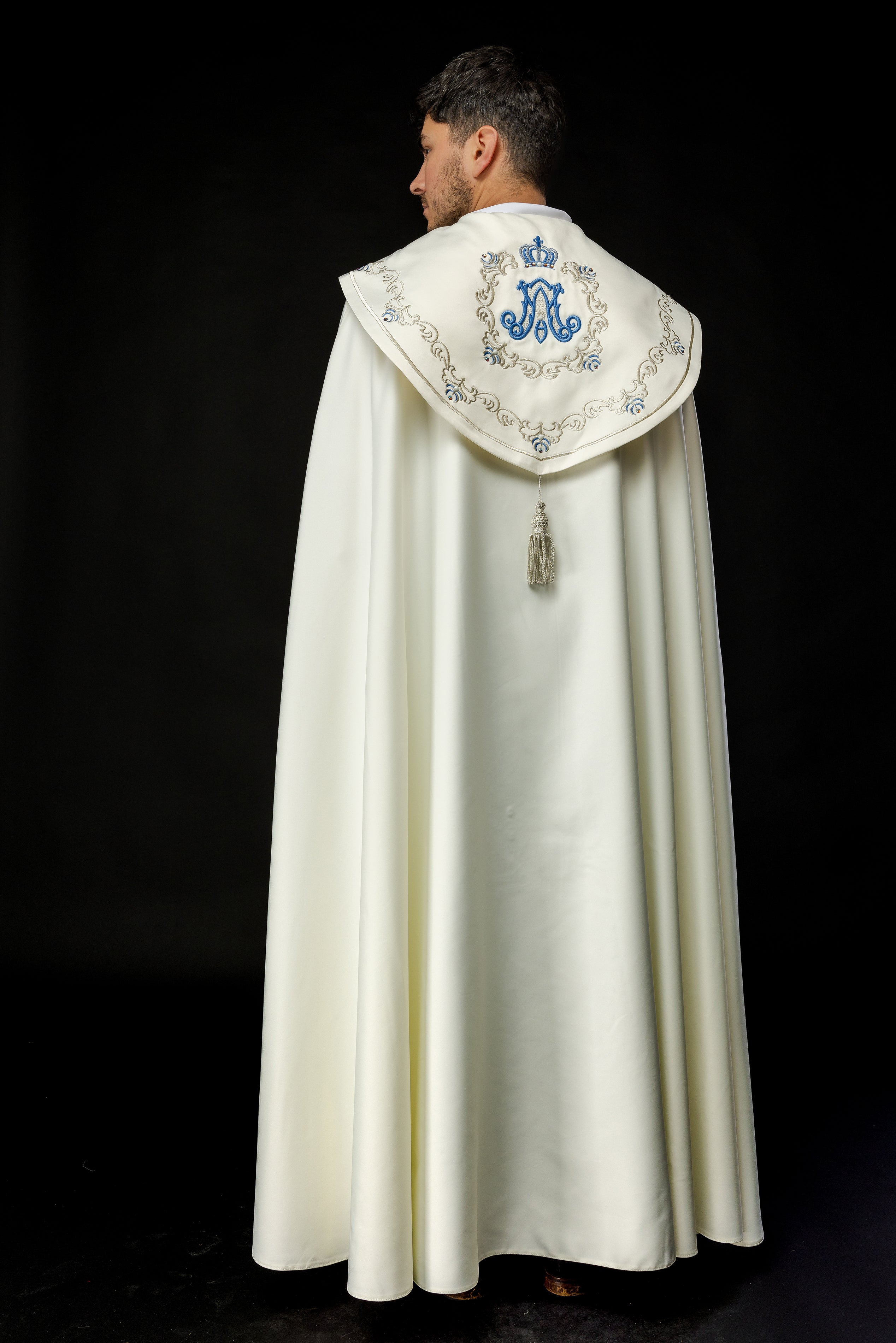 Kapa Liturgiczna Haftowana Z Symbolem Maryjnym - ORNATY.PL