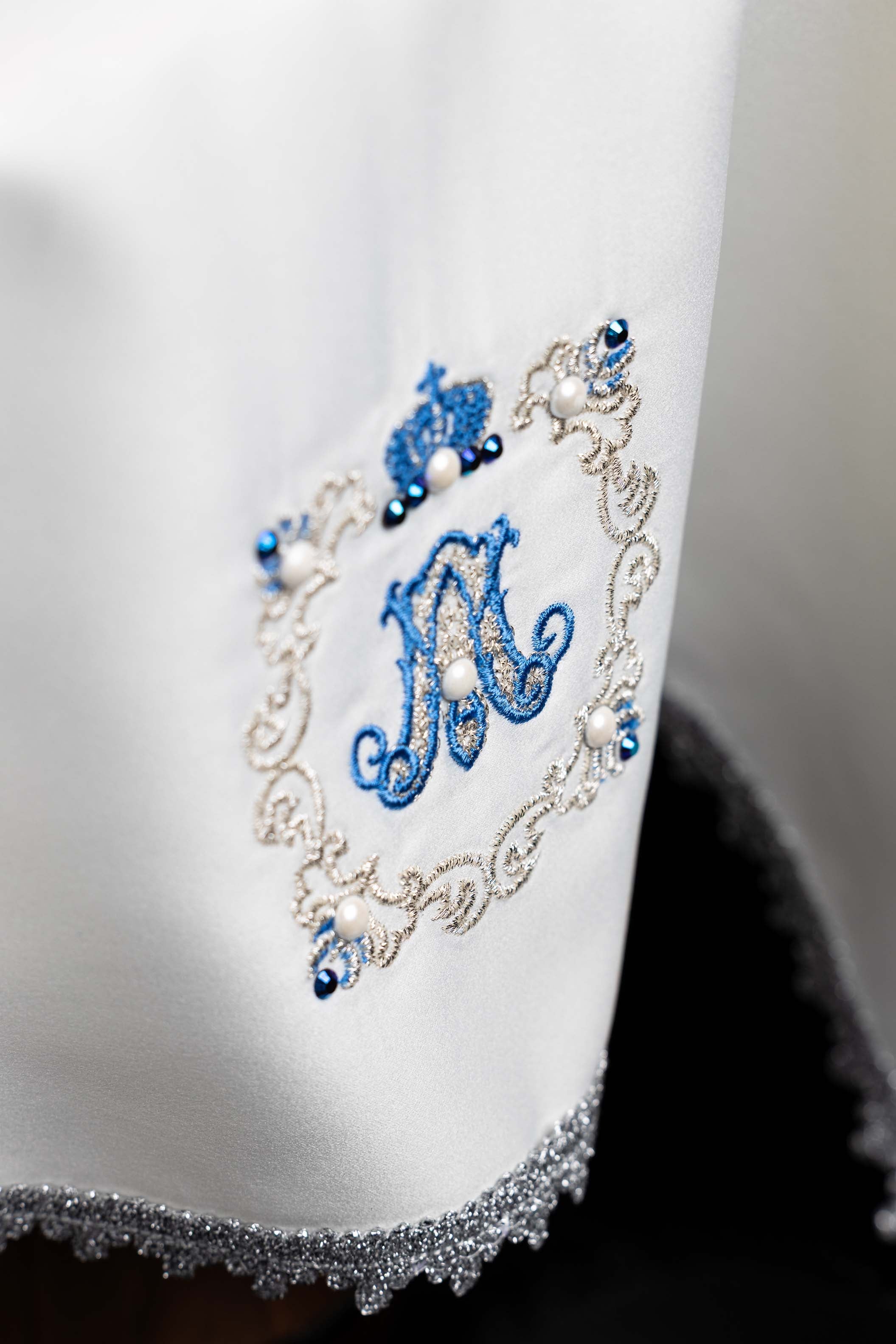 Schleier für Kelch in Ecru mit blauer Marienstickerei