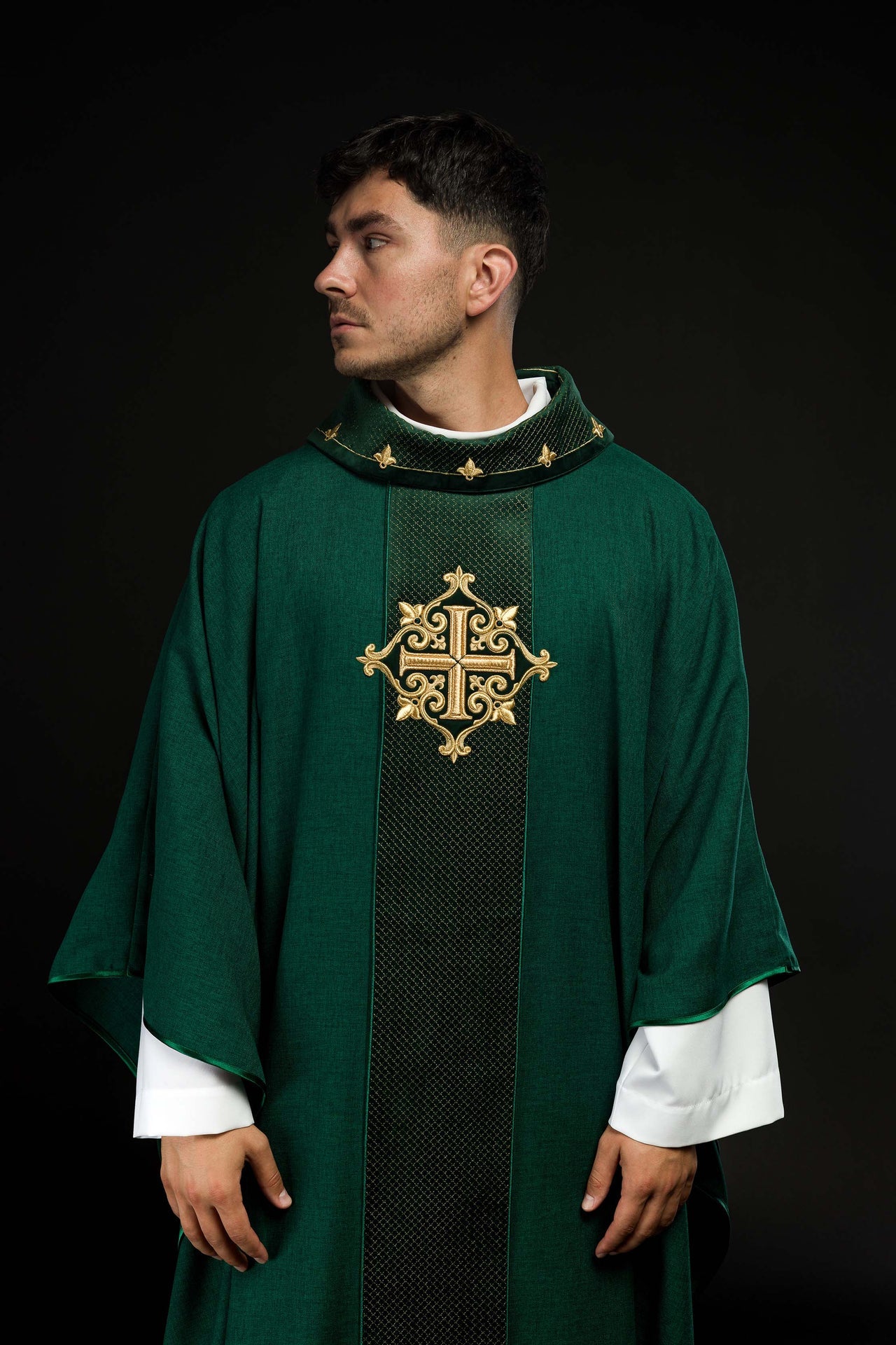 Ornat haftowany na aksamicie z symbolem Krzyż Zielony - ORNATY.PL