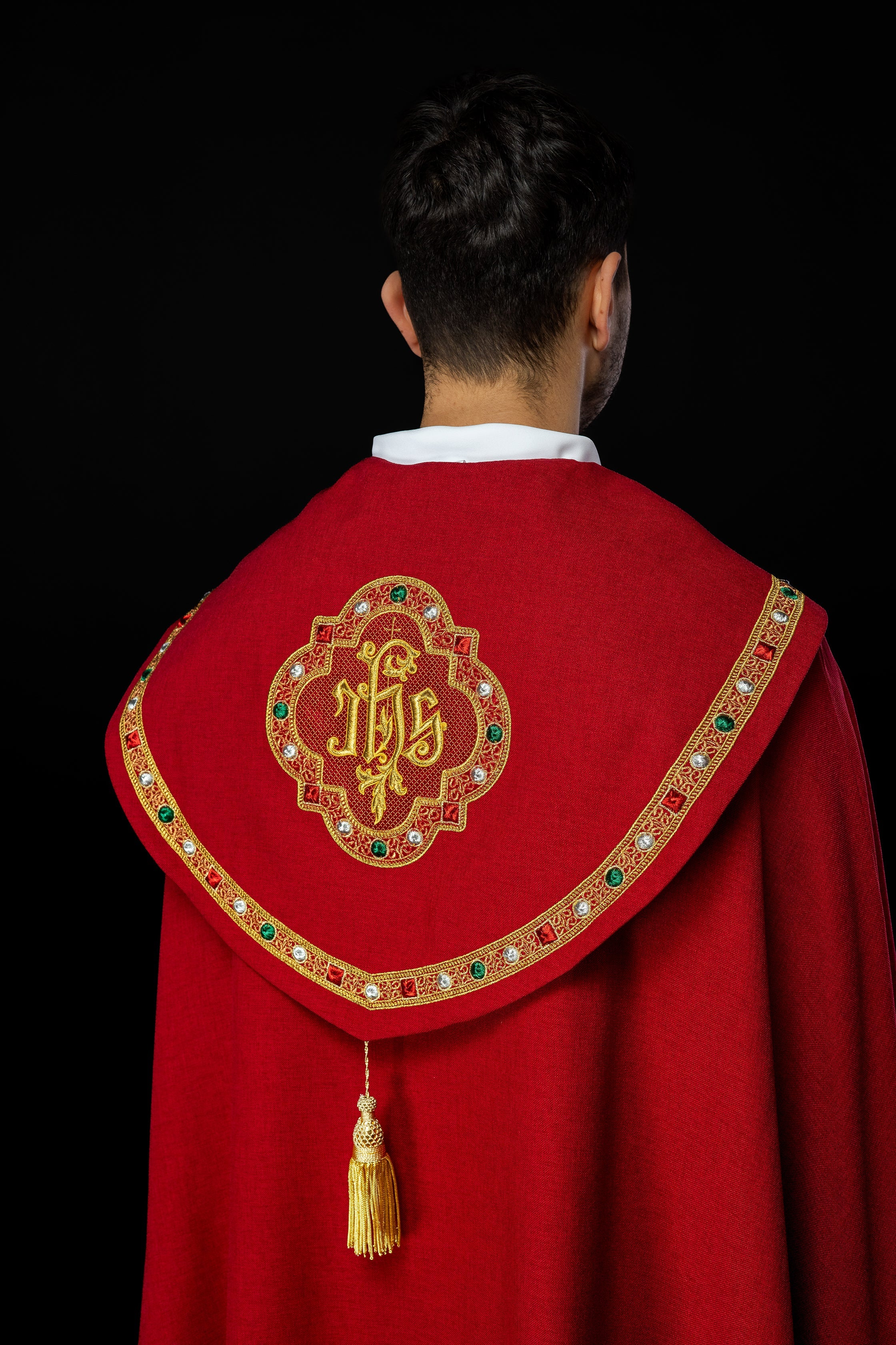 Czerwona kapa liturgiczna z złotym IHS - ORNATY.PL